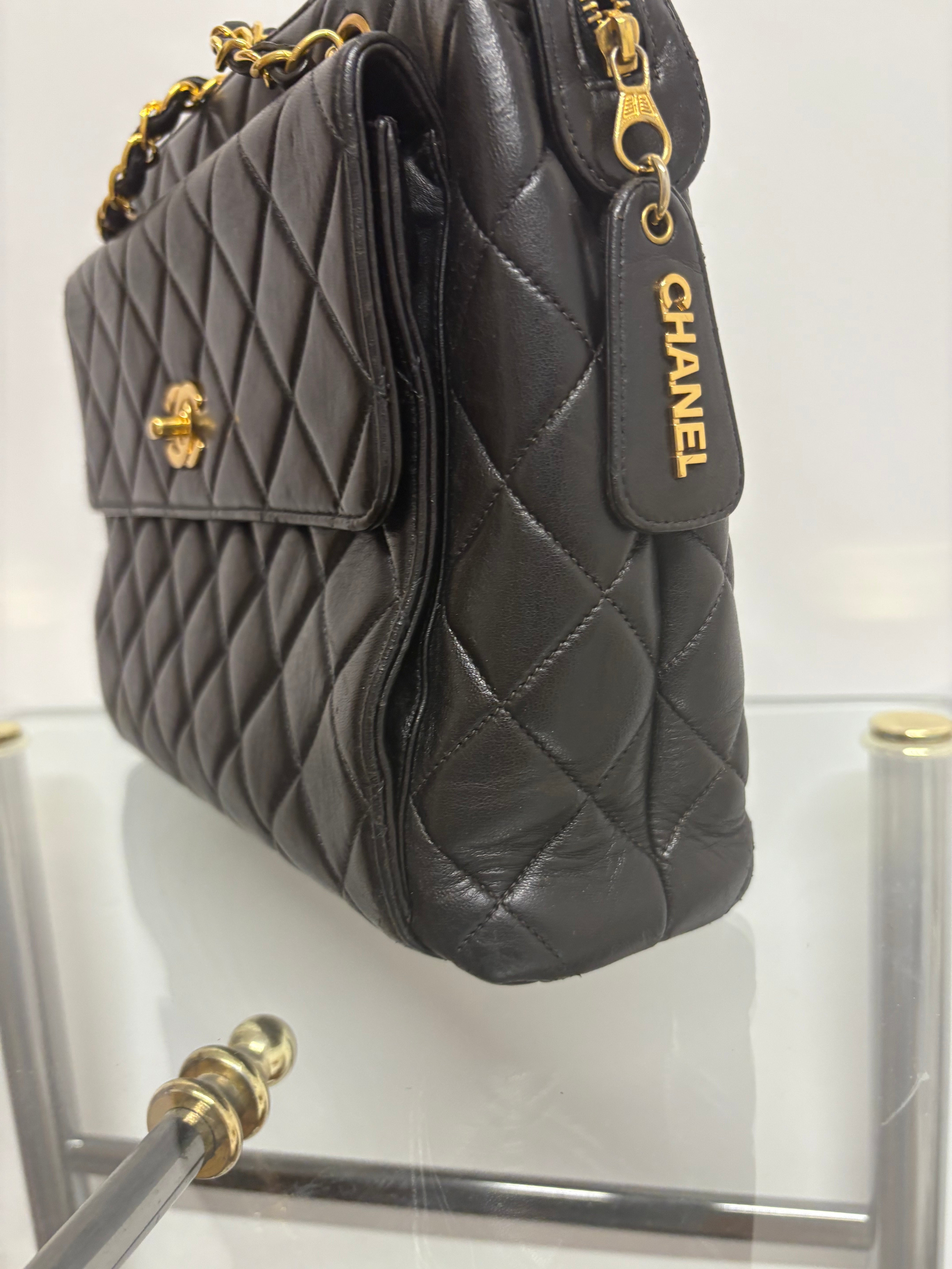 Chanel matelassé turn lock negro piel cordero cadena de hombro