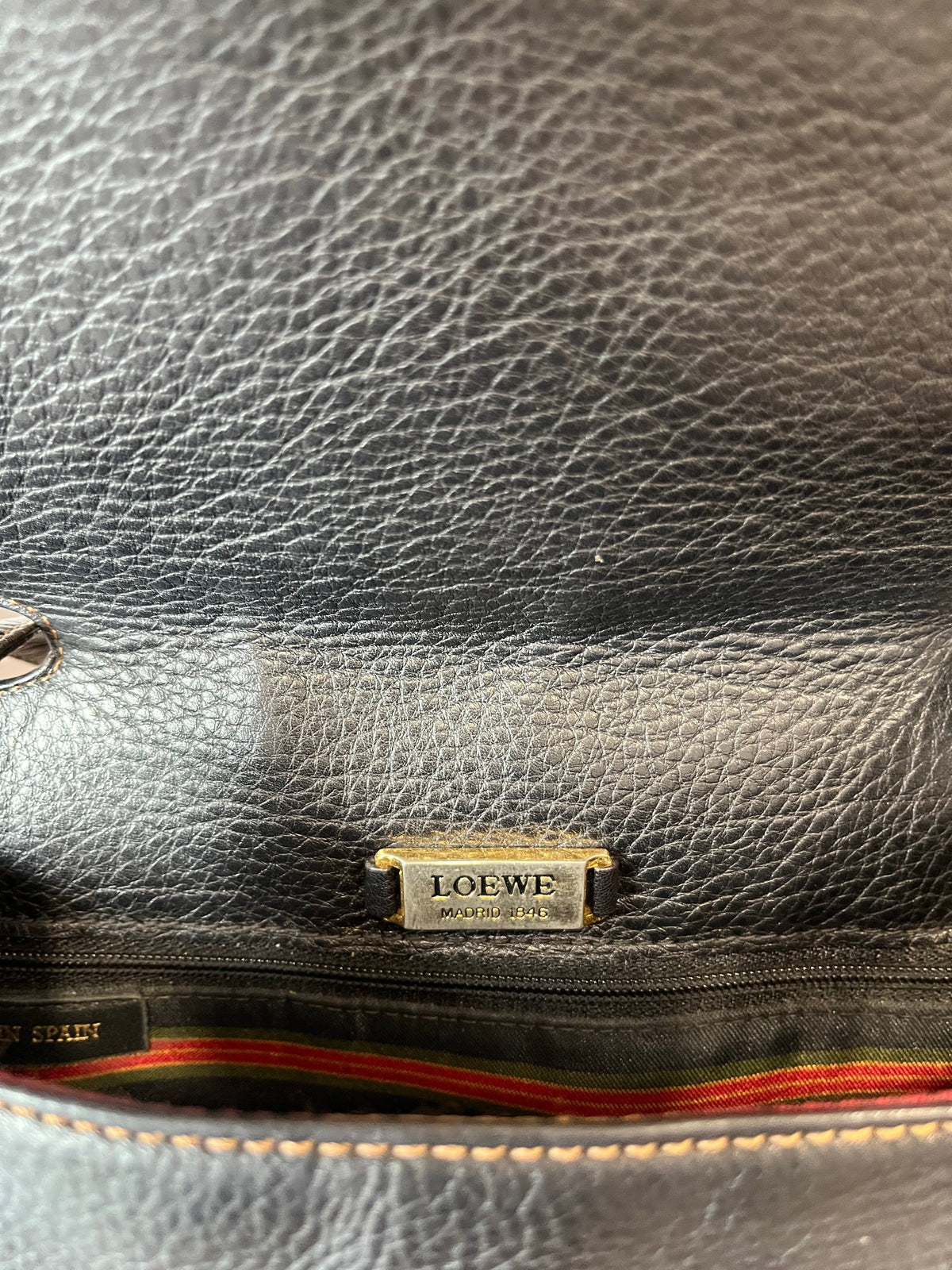 Loewe Heritage Vintage Bandolera Piel Negra con Anagrama en Relieve