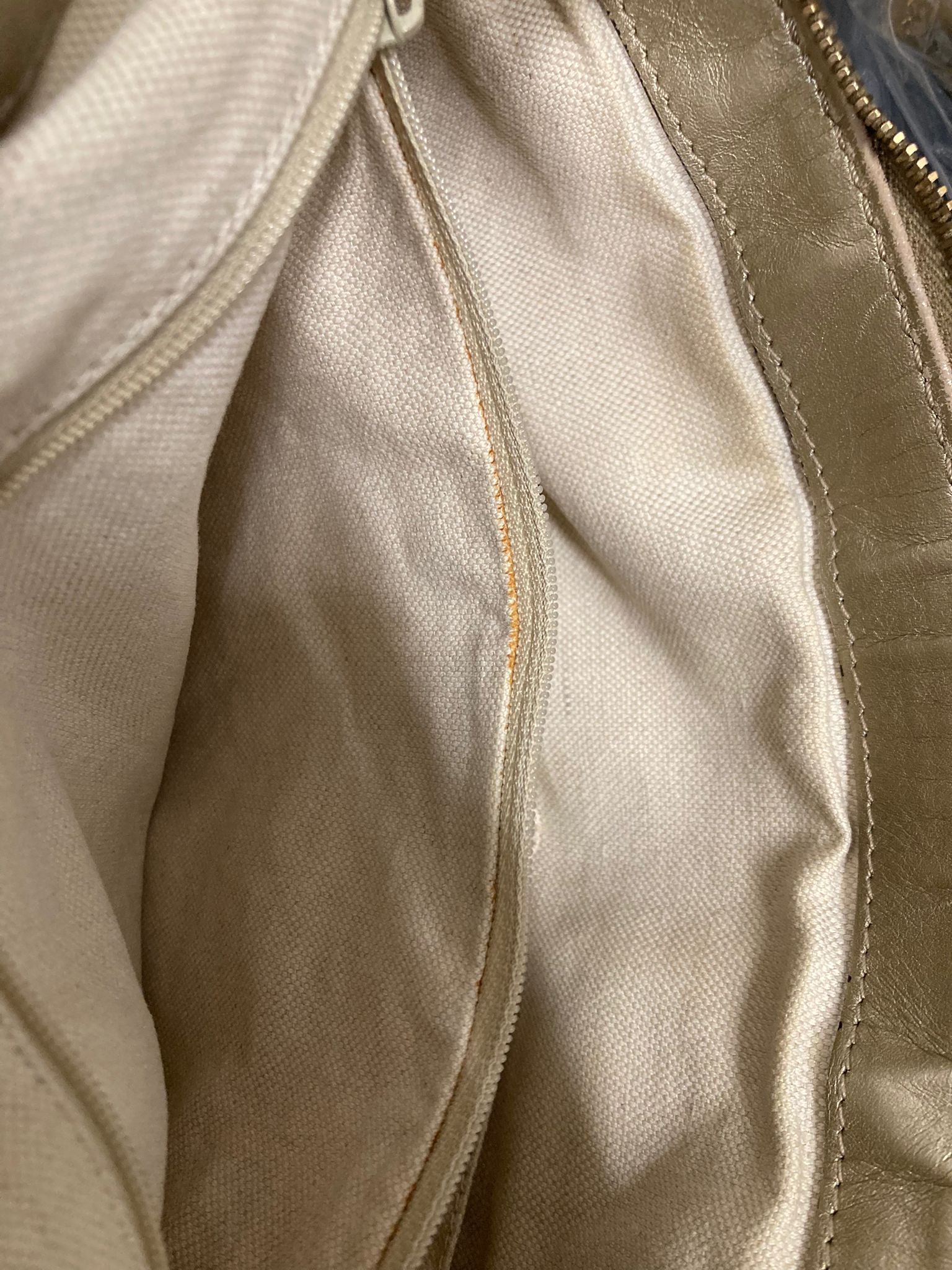 Gucci GG Canvas 2Way Bag en beige y dorado con bandolera