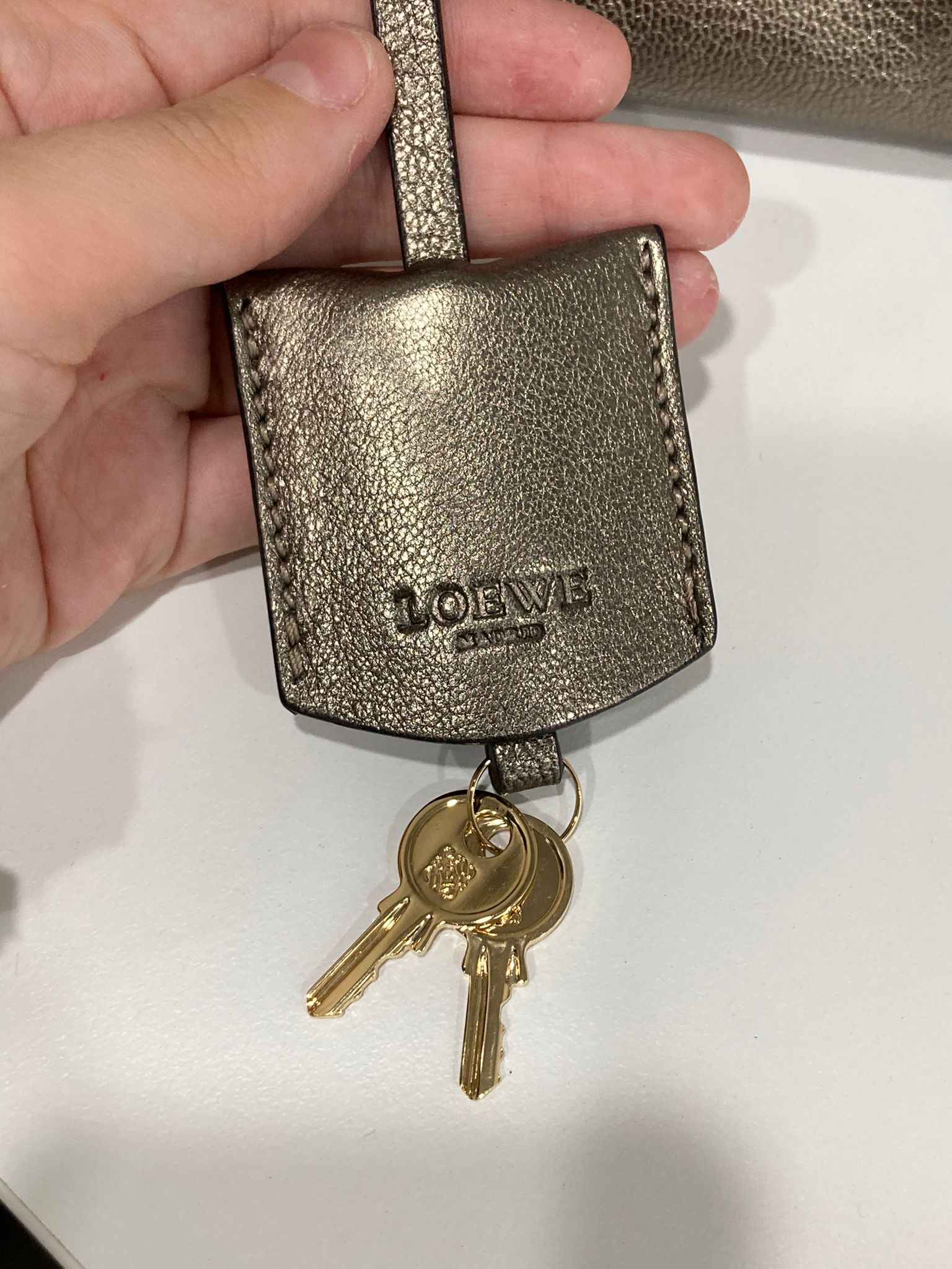 Loewe amazona 28 gris metalizado