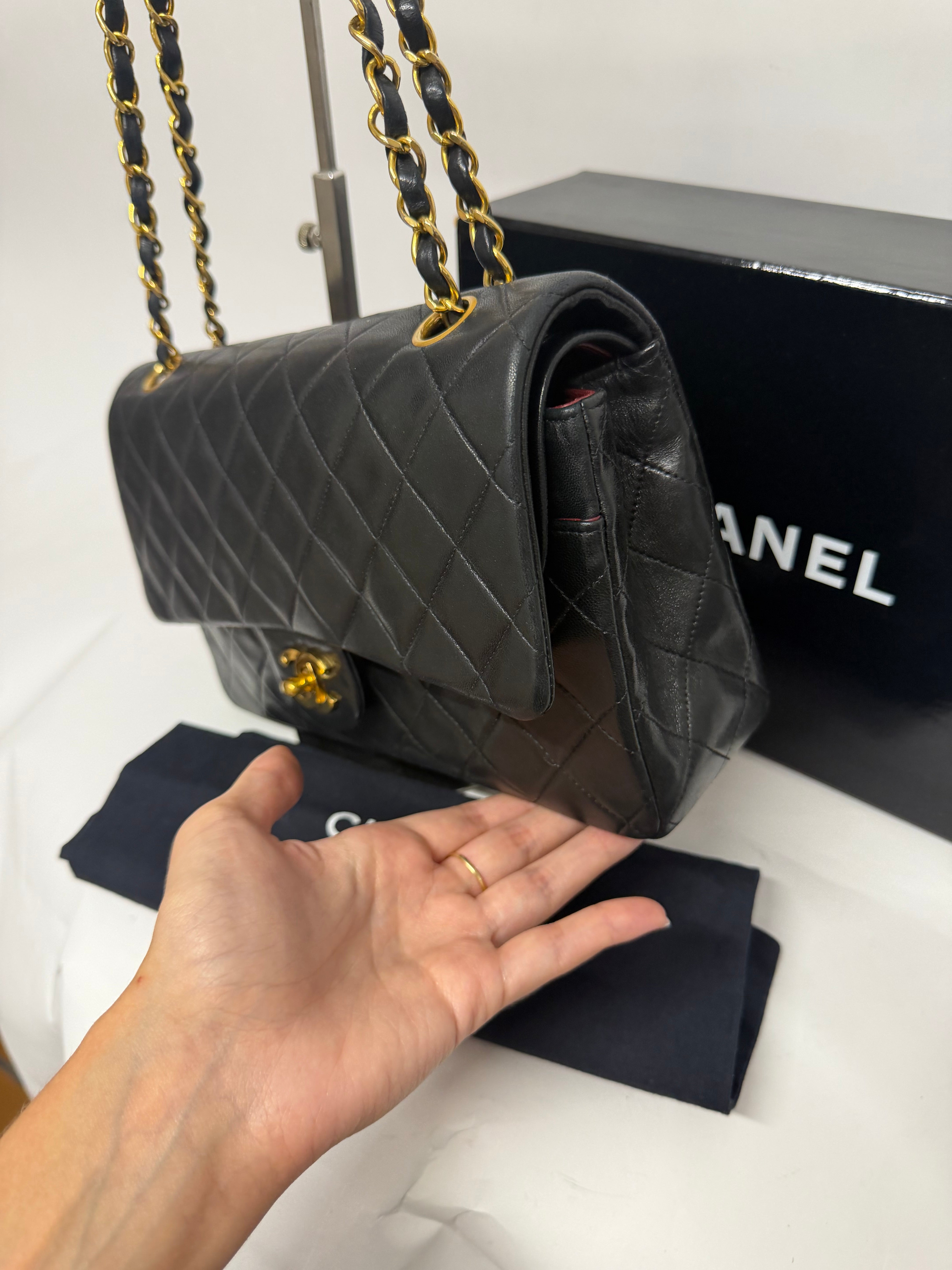 Chanel Timeless 25 Piel de Cordero Negra  - serie 5 - Full Set