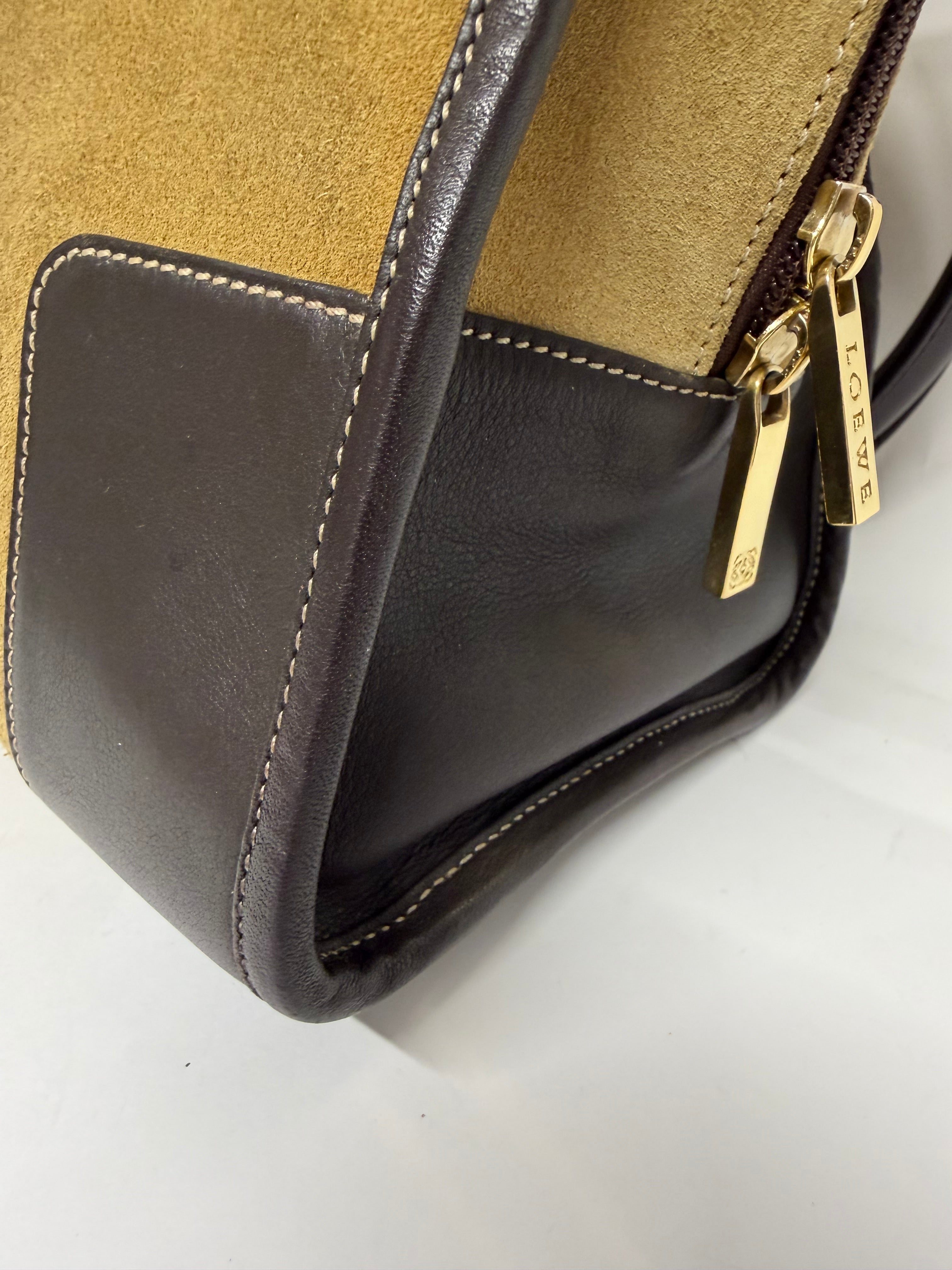 Loewe Amazona 32 Ante Oro y Piel Marrón