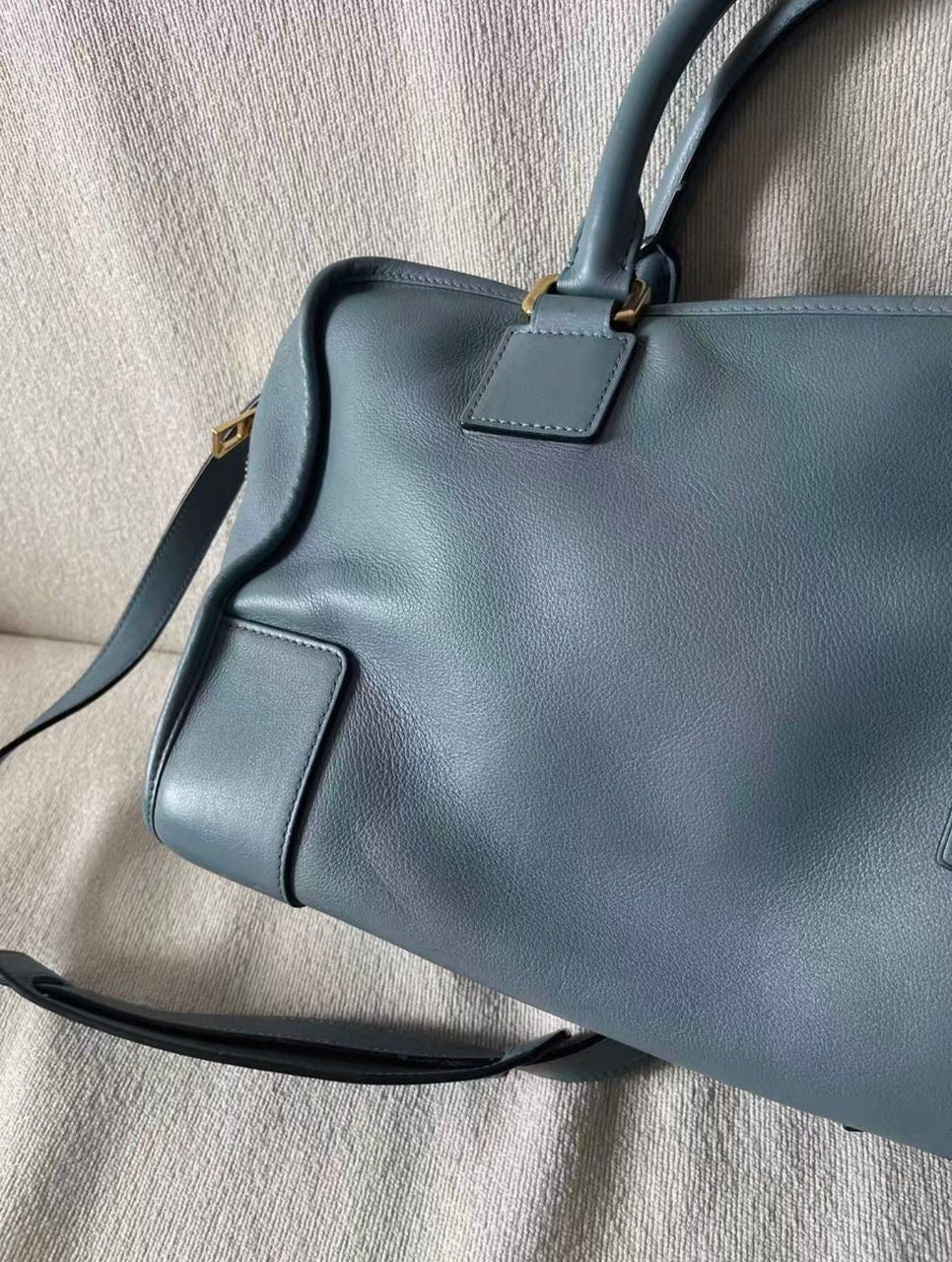 Loewe amazona 28 azul con bandolera