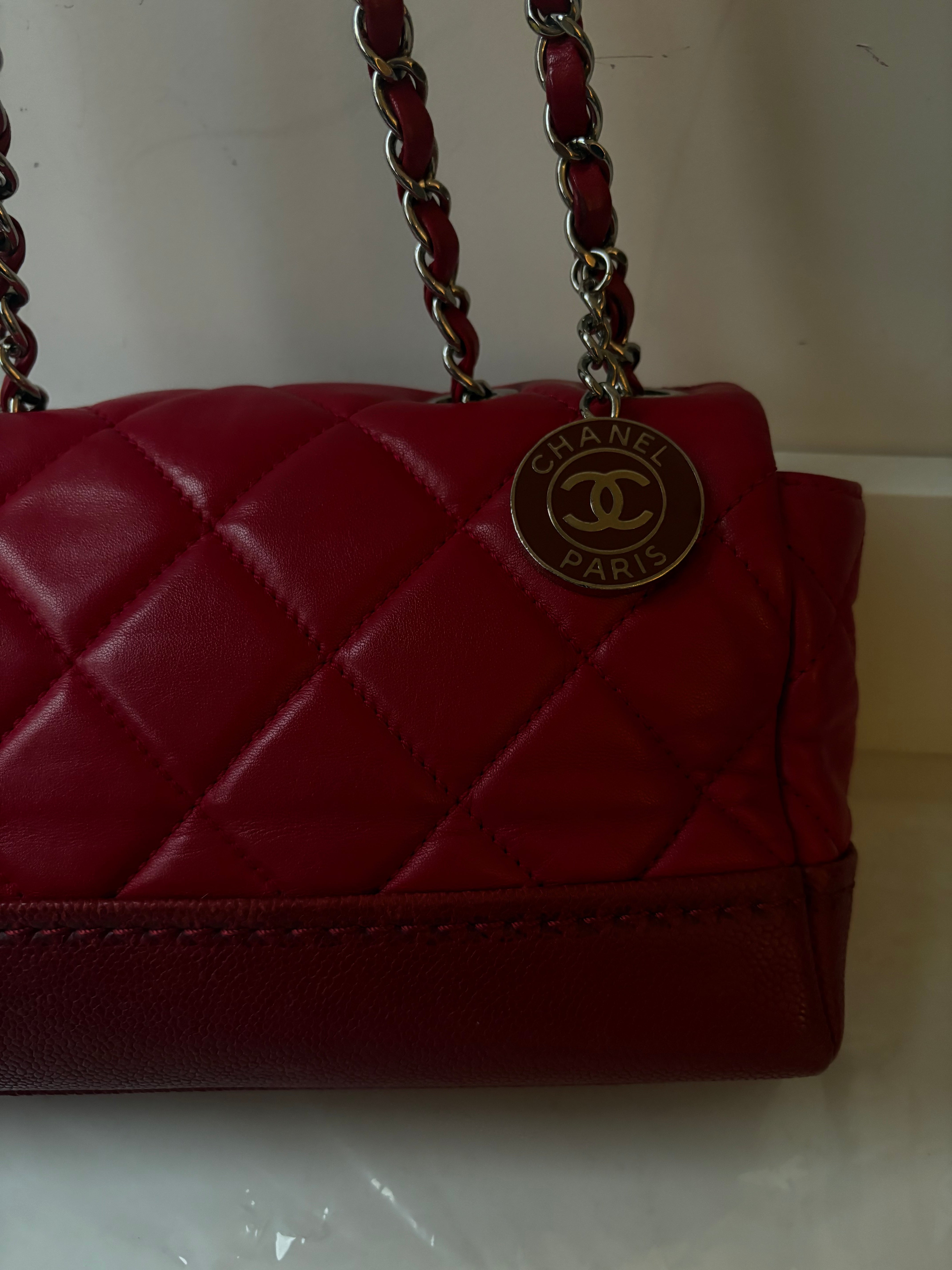 Chanel Mini Flap Medallion Charm rojo -  Métiers d’Art Paris–Rome 2015