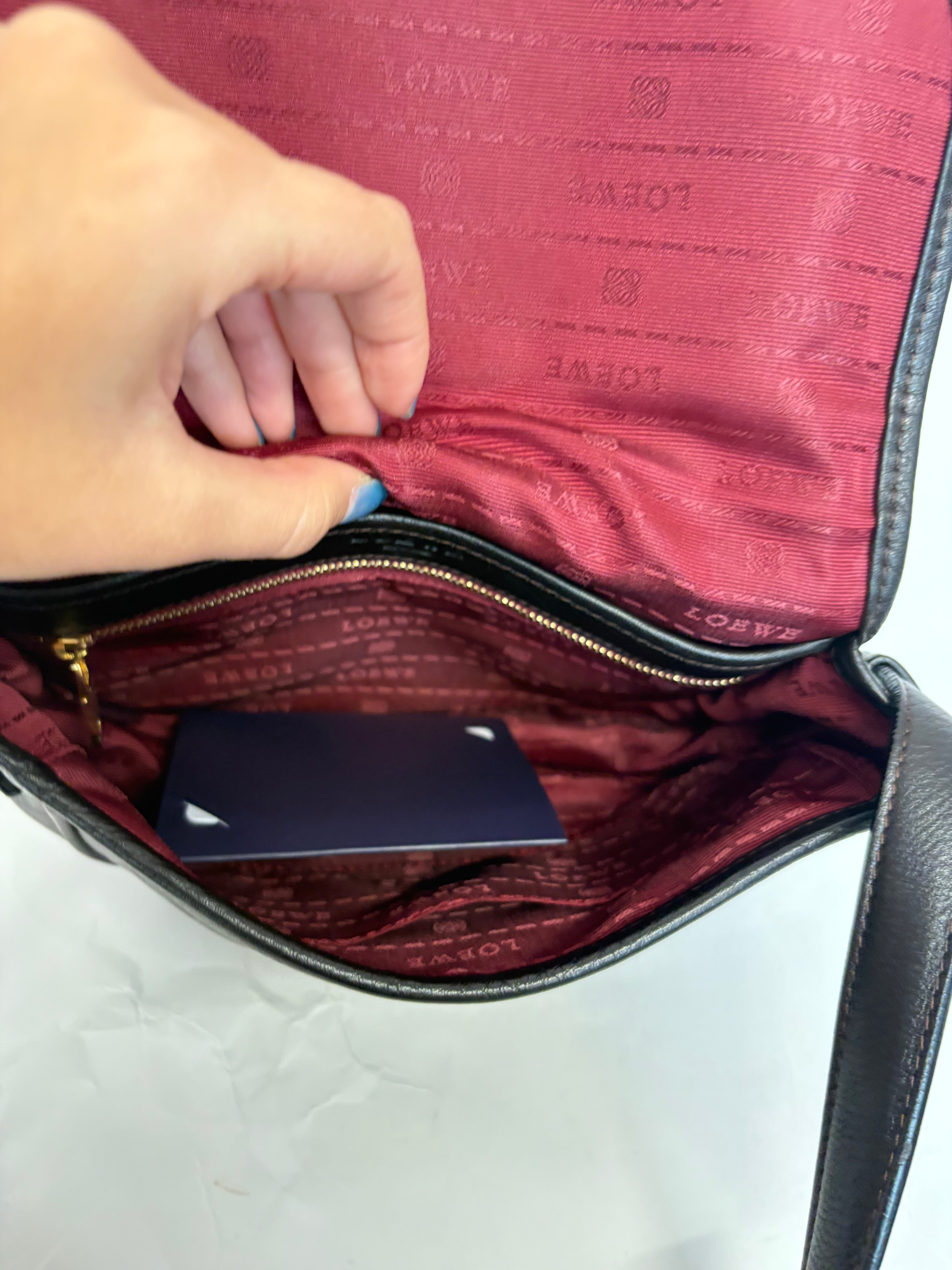 Loewe Heritage Pequeña Marrón – Vintage Crossbody Bag