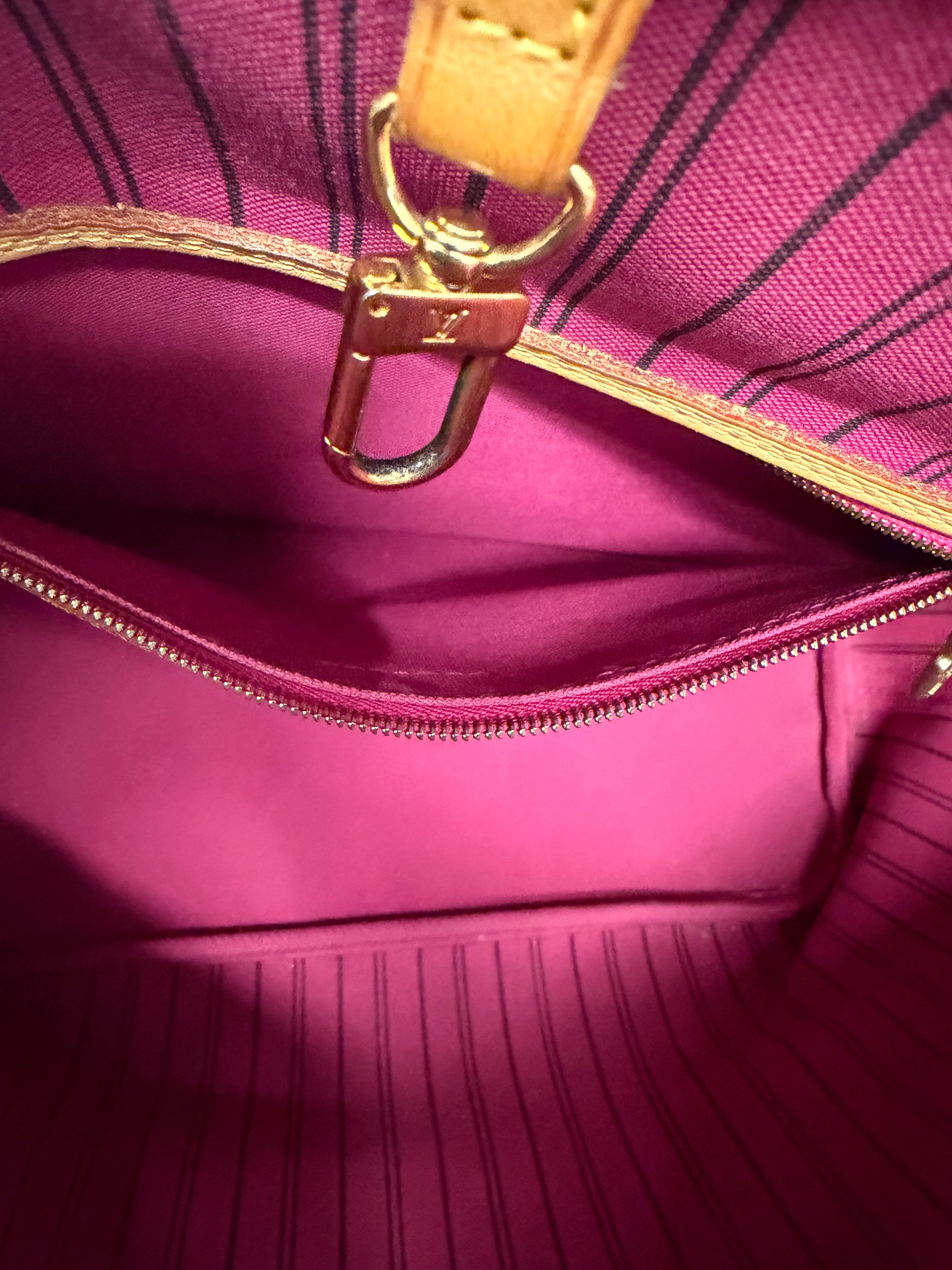 Louis Vuitton Neverfull MM Monogram Interior Fucsia