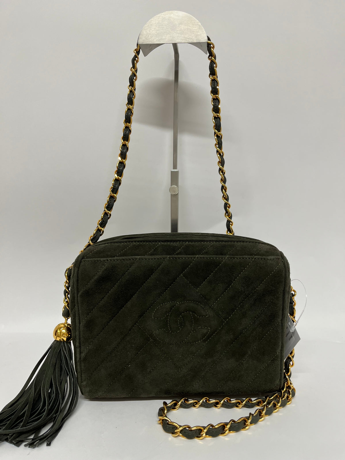 Chanel Camera Bag Mini Ante Verde Acolchado Chevron con Borla · Serie 3