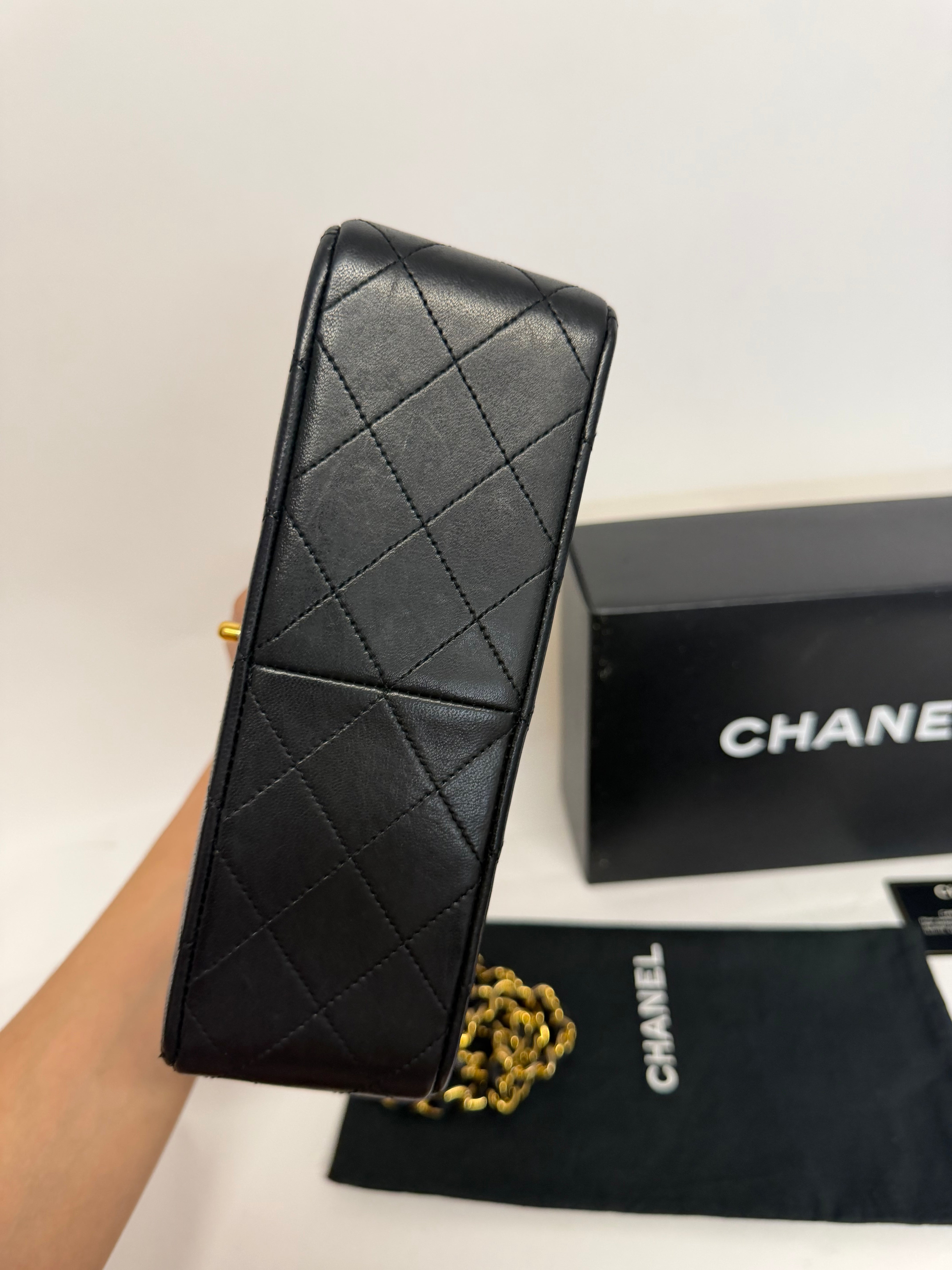 Chanel Mini Matelassé 20 Square Piel Cordero Negra