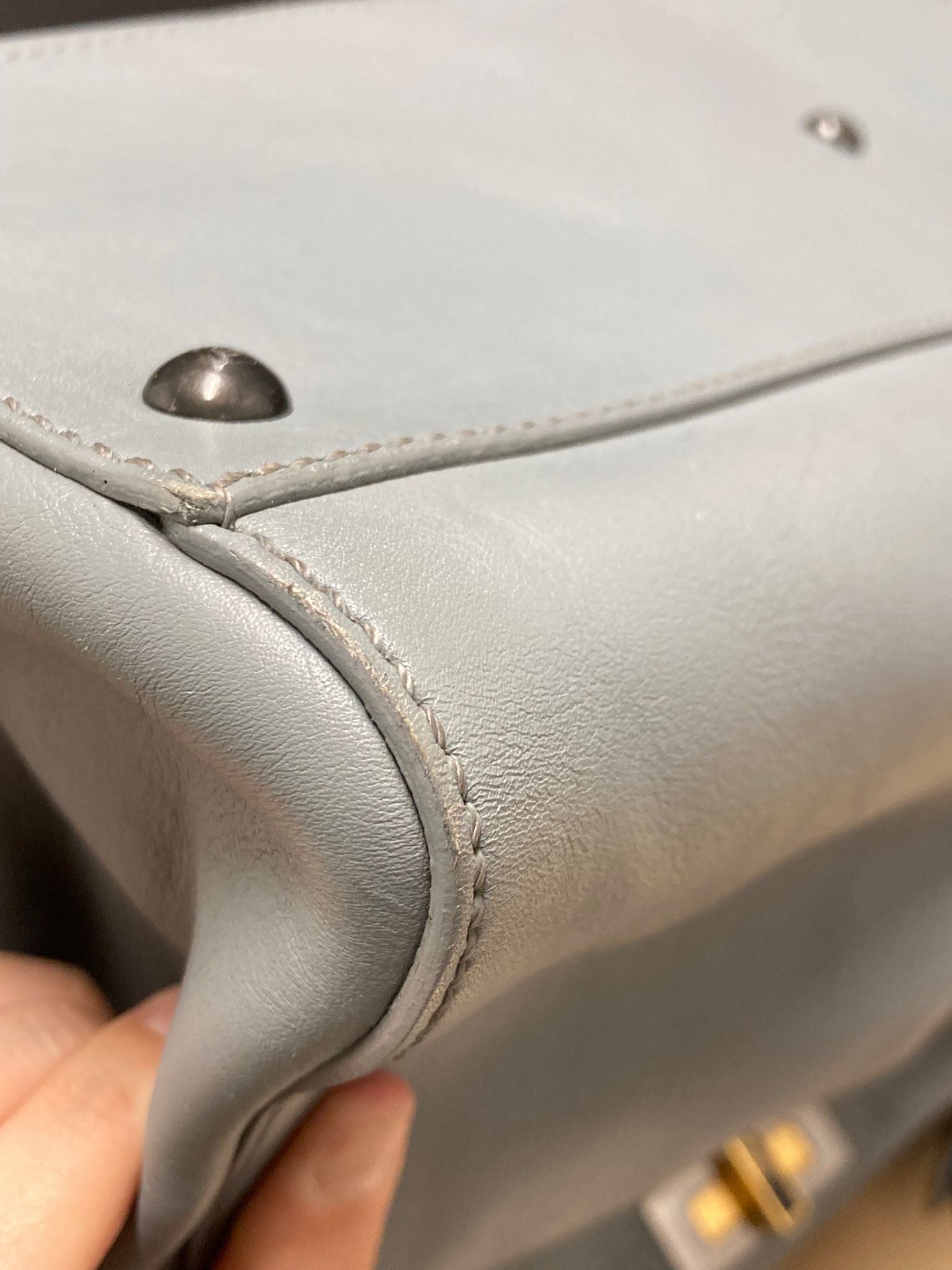 FENDI Peekaboo Large – Piel gris cielo – Doble compartimento con bandolera