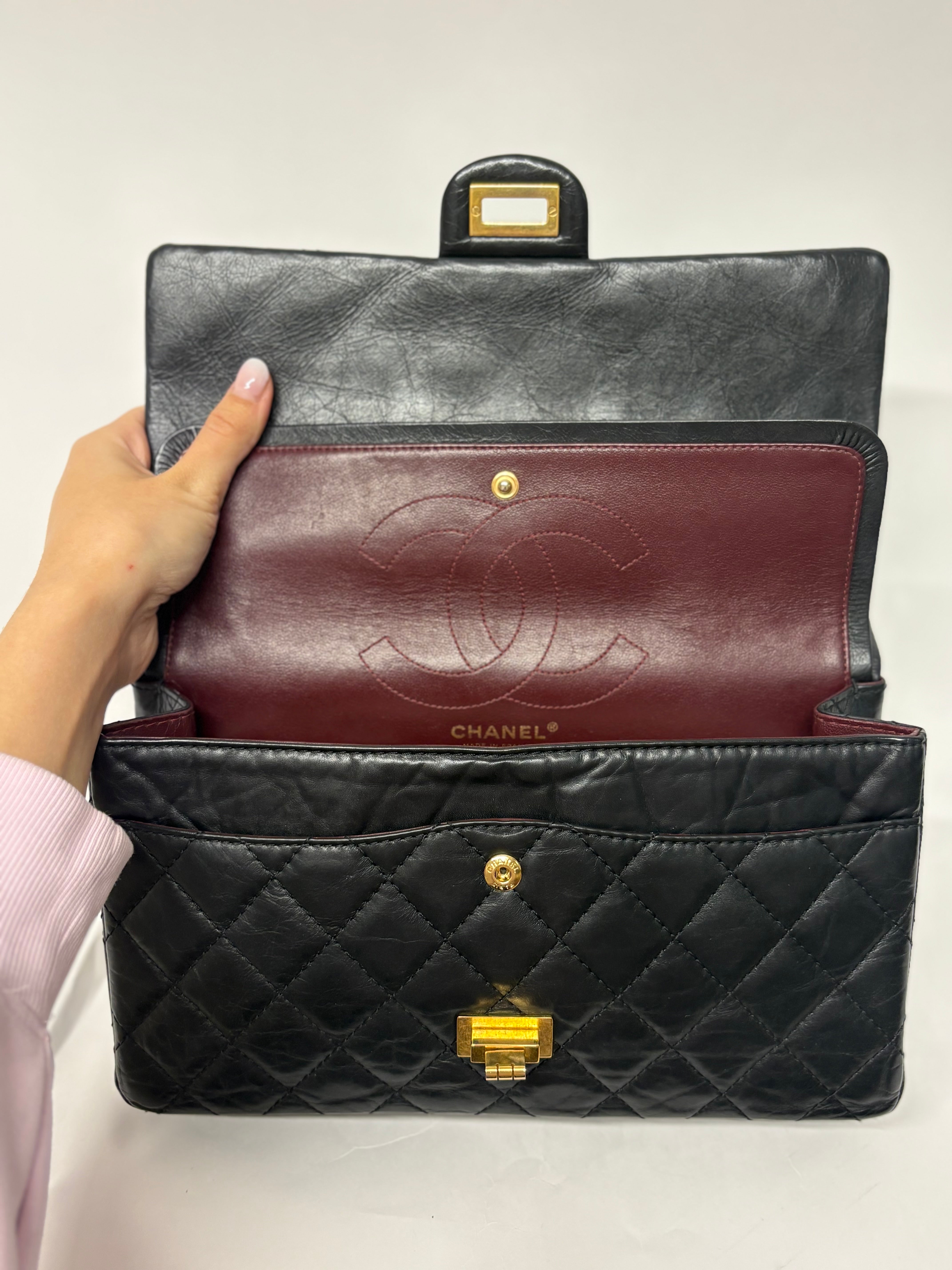 Chanel 2.55 Classic Timeless Mediano Negro Doble Solapa Piel de Ternera Envejecida