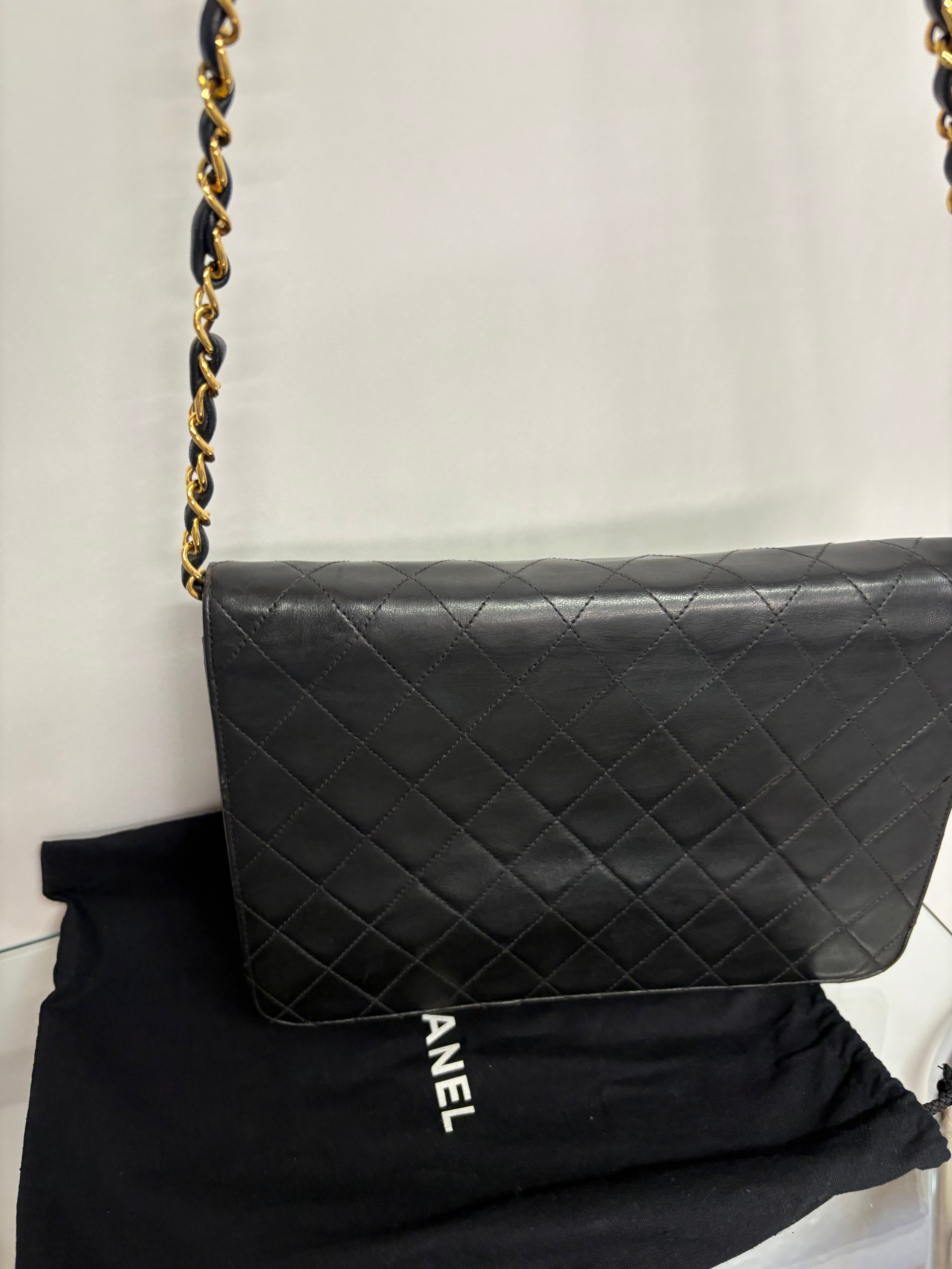 CHANEL Single Flap Negro Vintage Serie 5 – Año 1997–1999