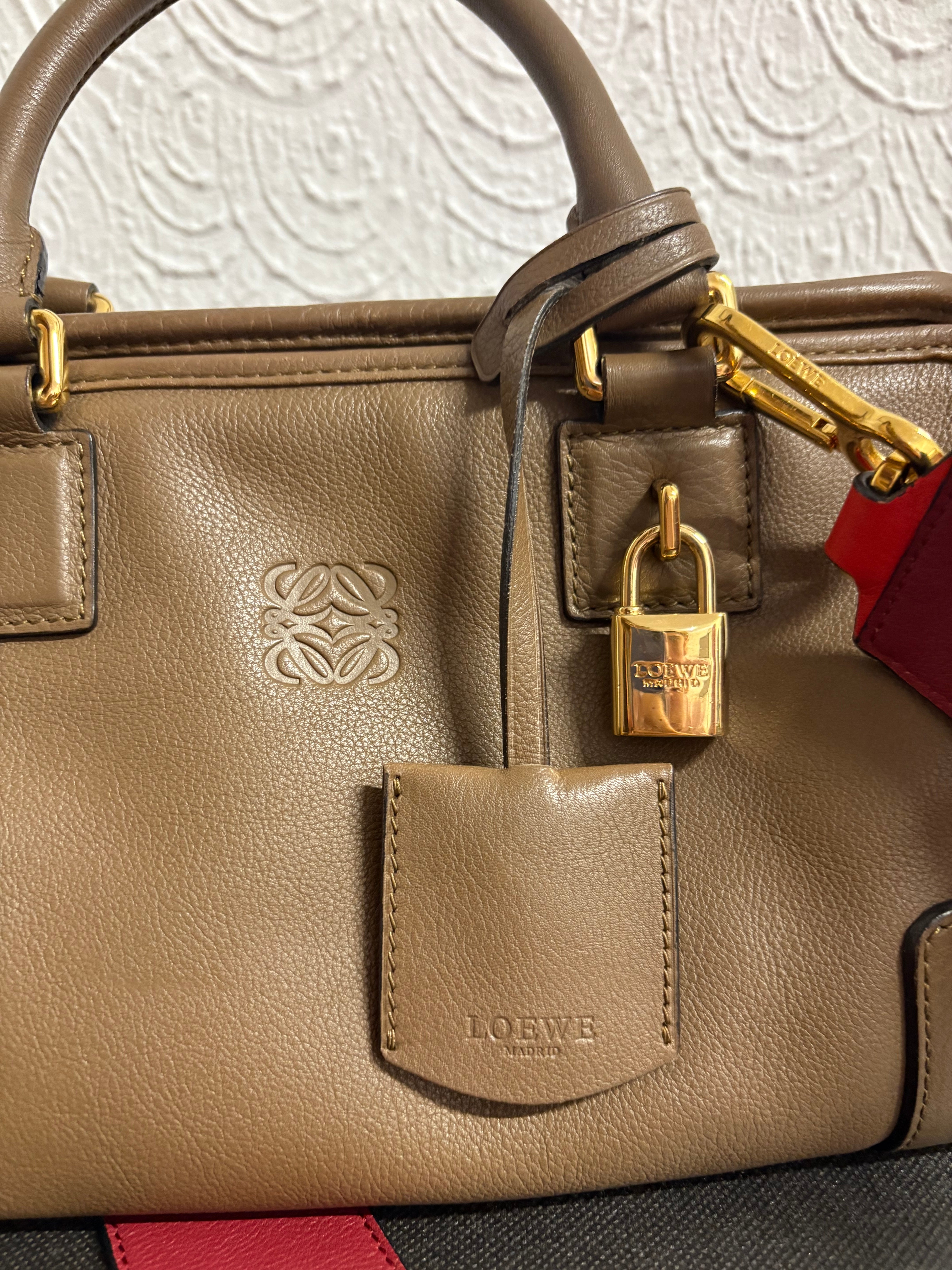 Loewe amazona 30 pequeño piel marrón topo con bandolera extra roja