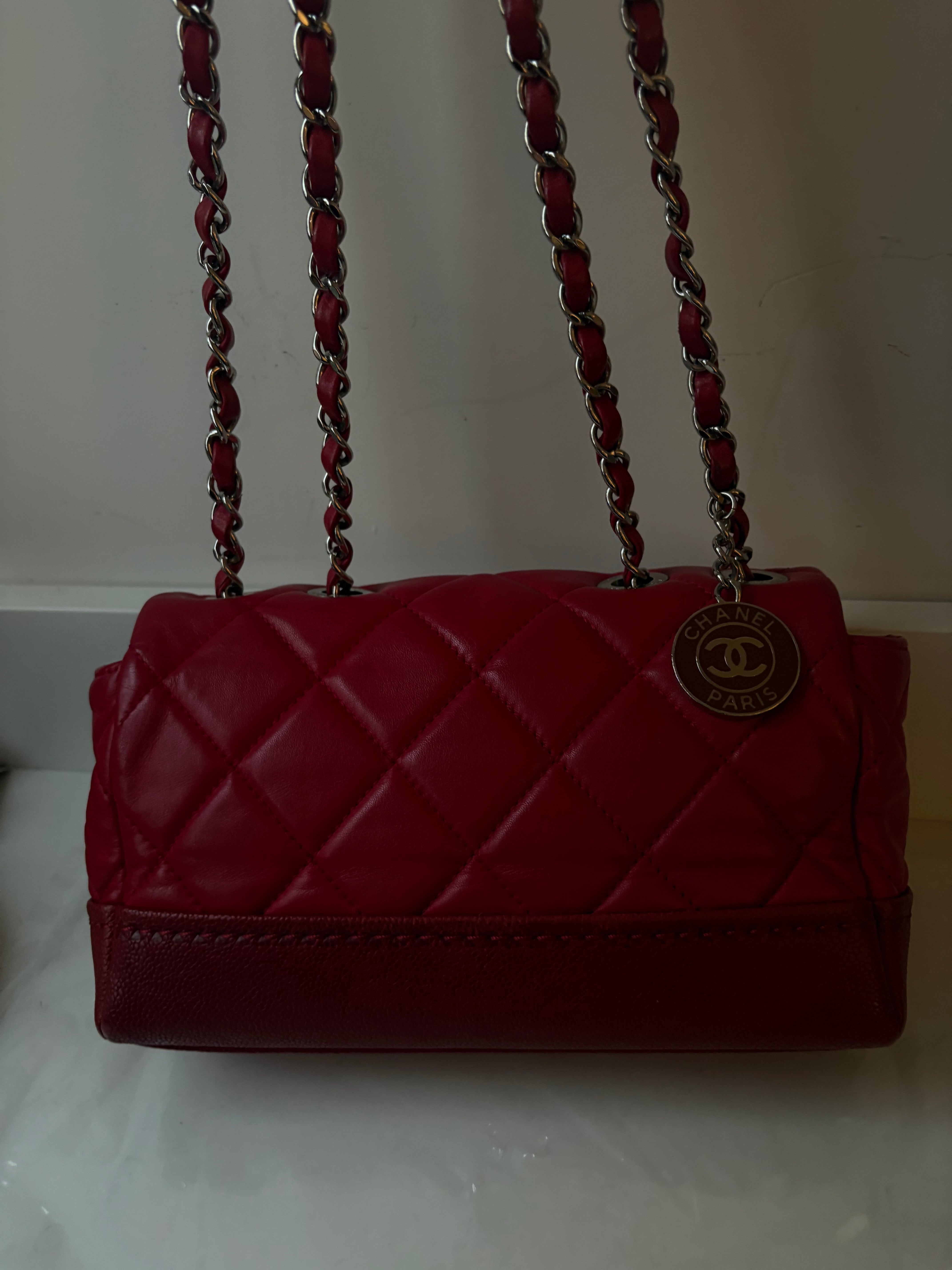 Chanel Mini Flap Medallion Charm rojo -  Métiers d’Art Paris–Rome 2015