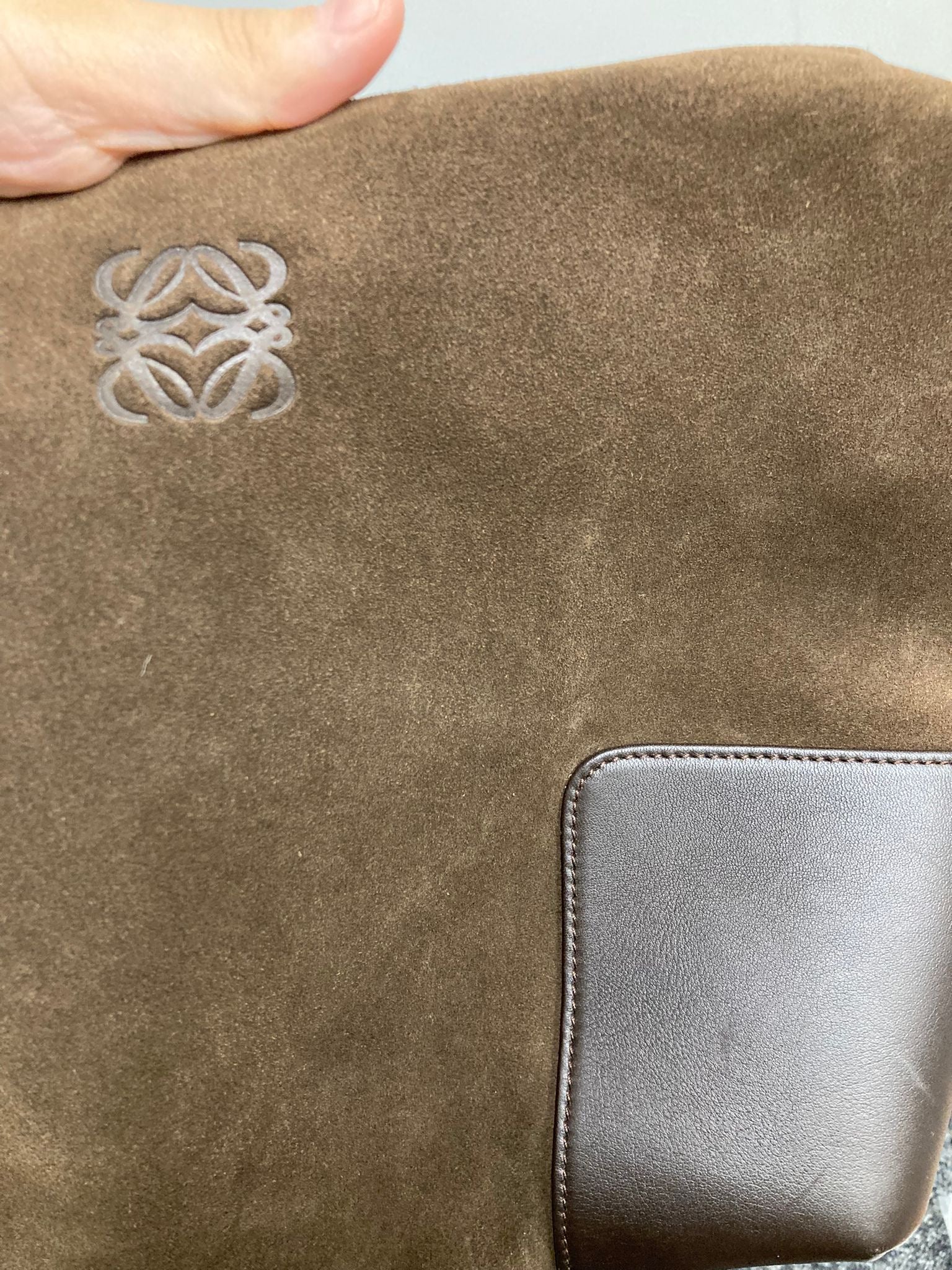 Loewe Bolso al Hombro en Ante Marrón Chocolate y Piel Lisa