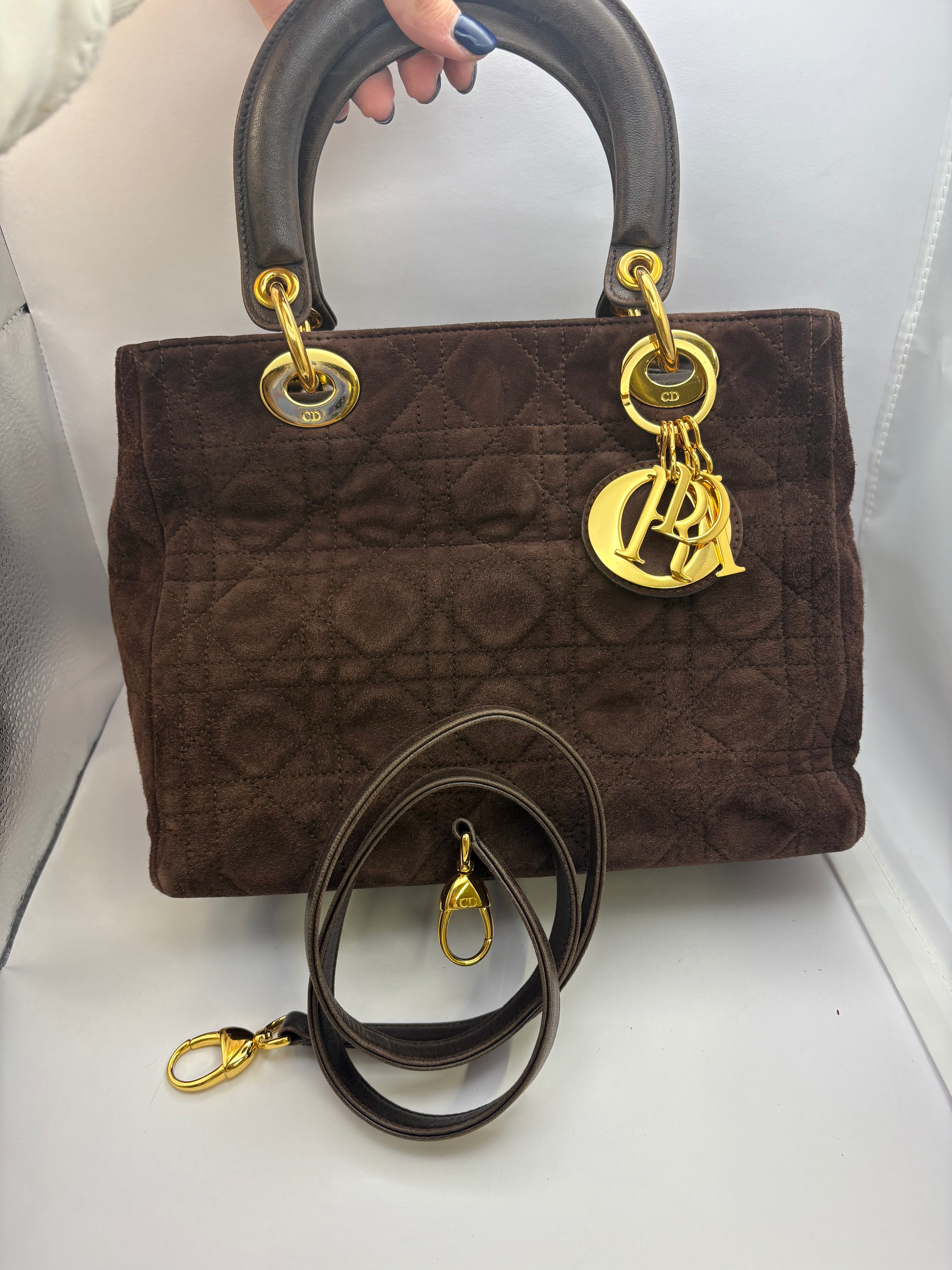 Lady Dior Mediano en Ante Marrón con Bandolera