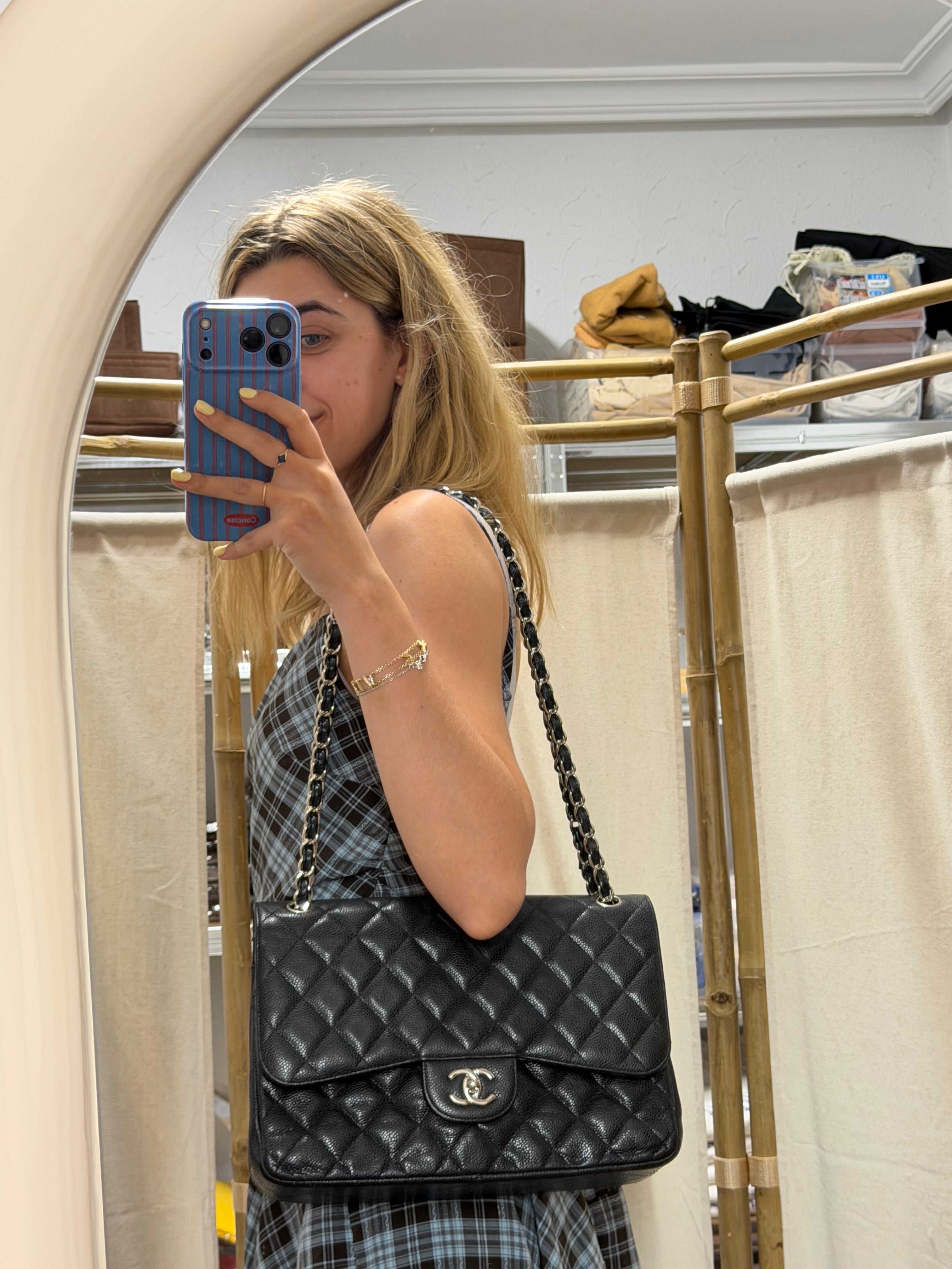 Chanel Jumbo Matelasse Classic Flap Caviar Negro