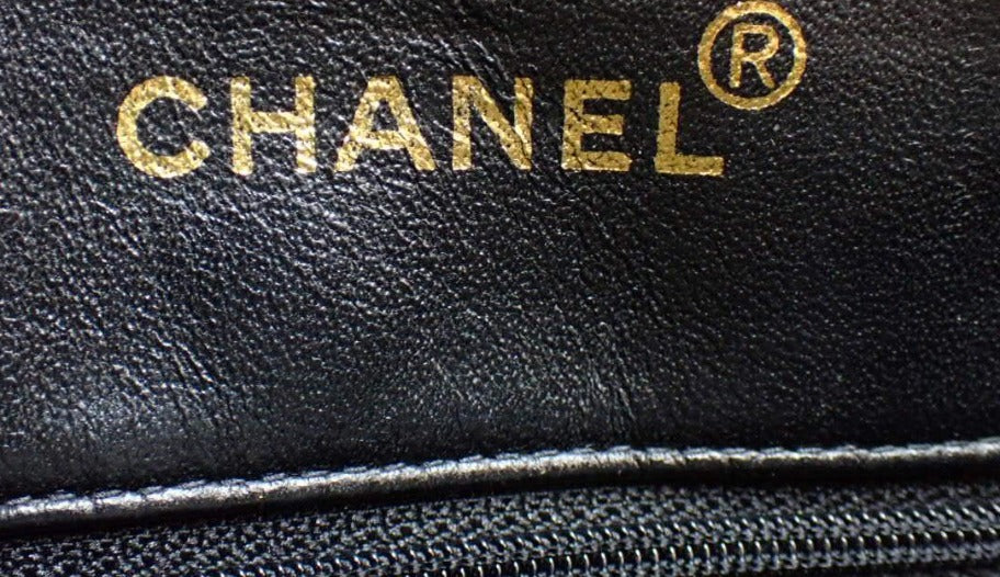 Chanel matelassé turn lock negro piel cordero cadena de hombro