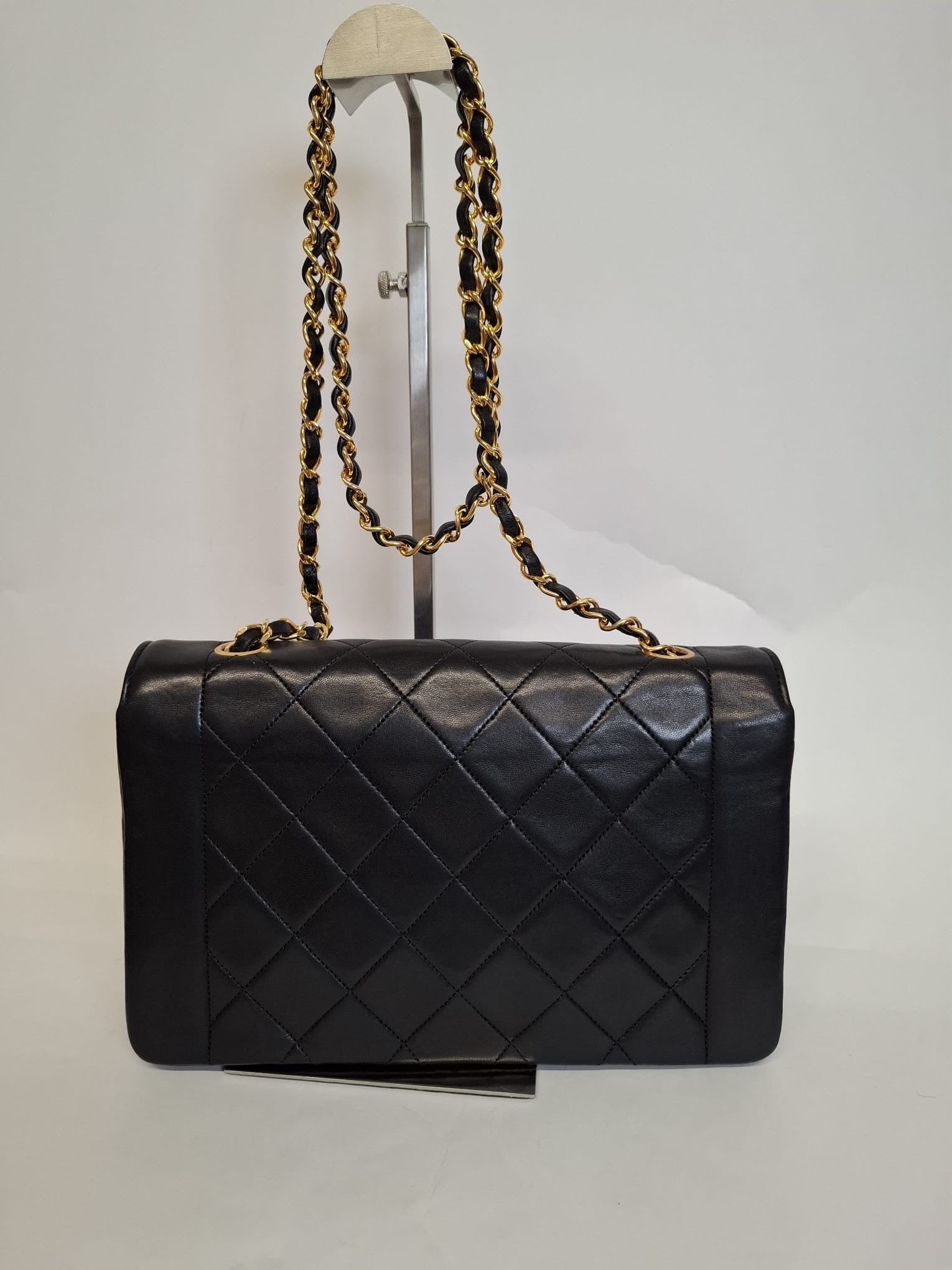 Chanel Diana Single Flap 25 Piel Cordero Negra - serie 1