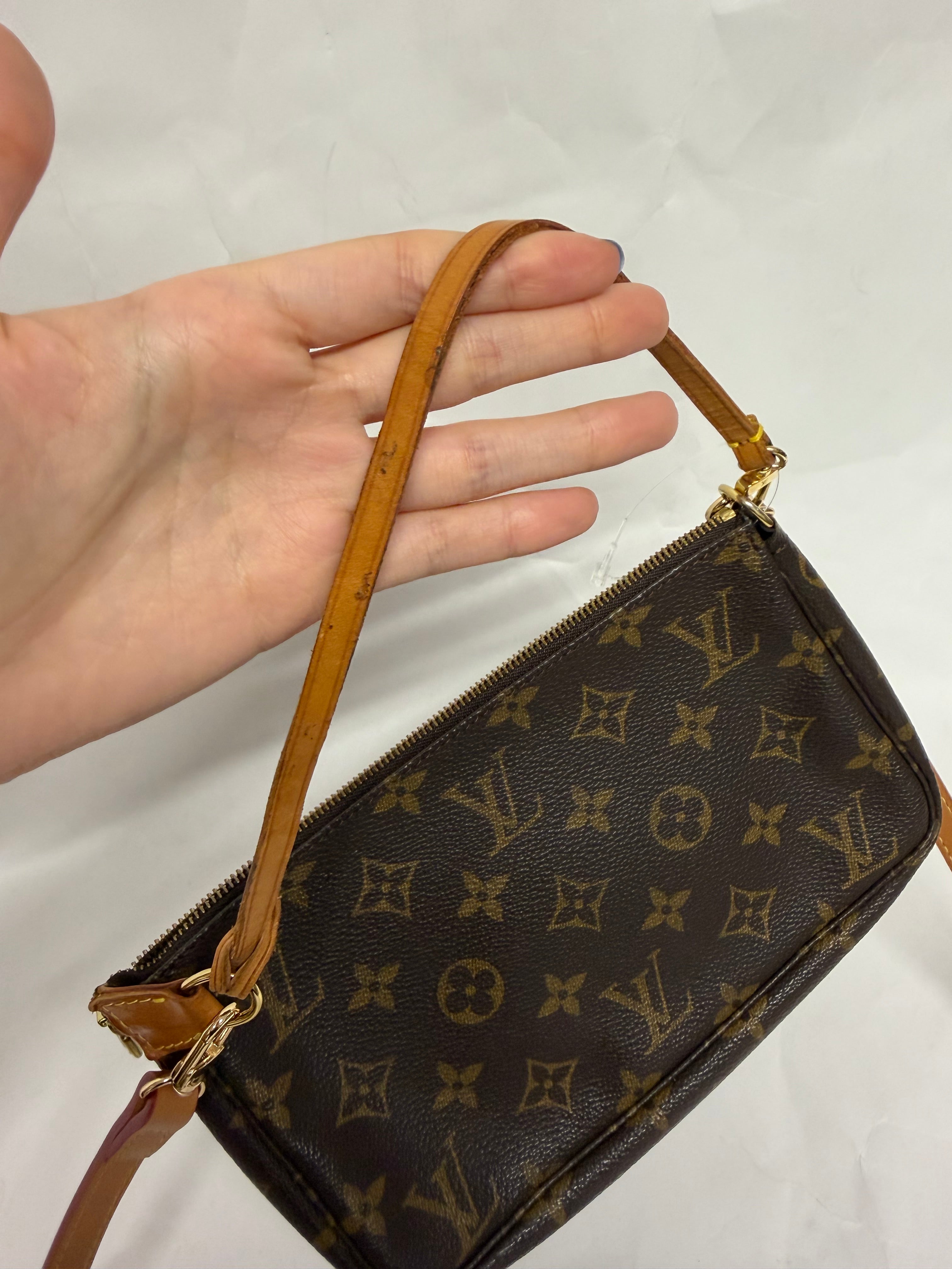 Louis Vuitton Pochette Accessoires monogram con 2 bandoleras extra