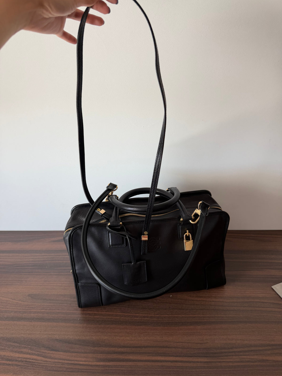 Loewe Amazona 36 Piel Negra Herrajes Dorados