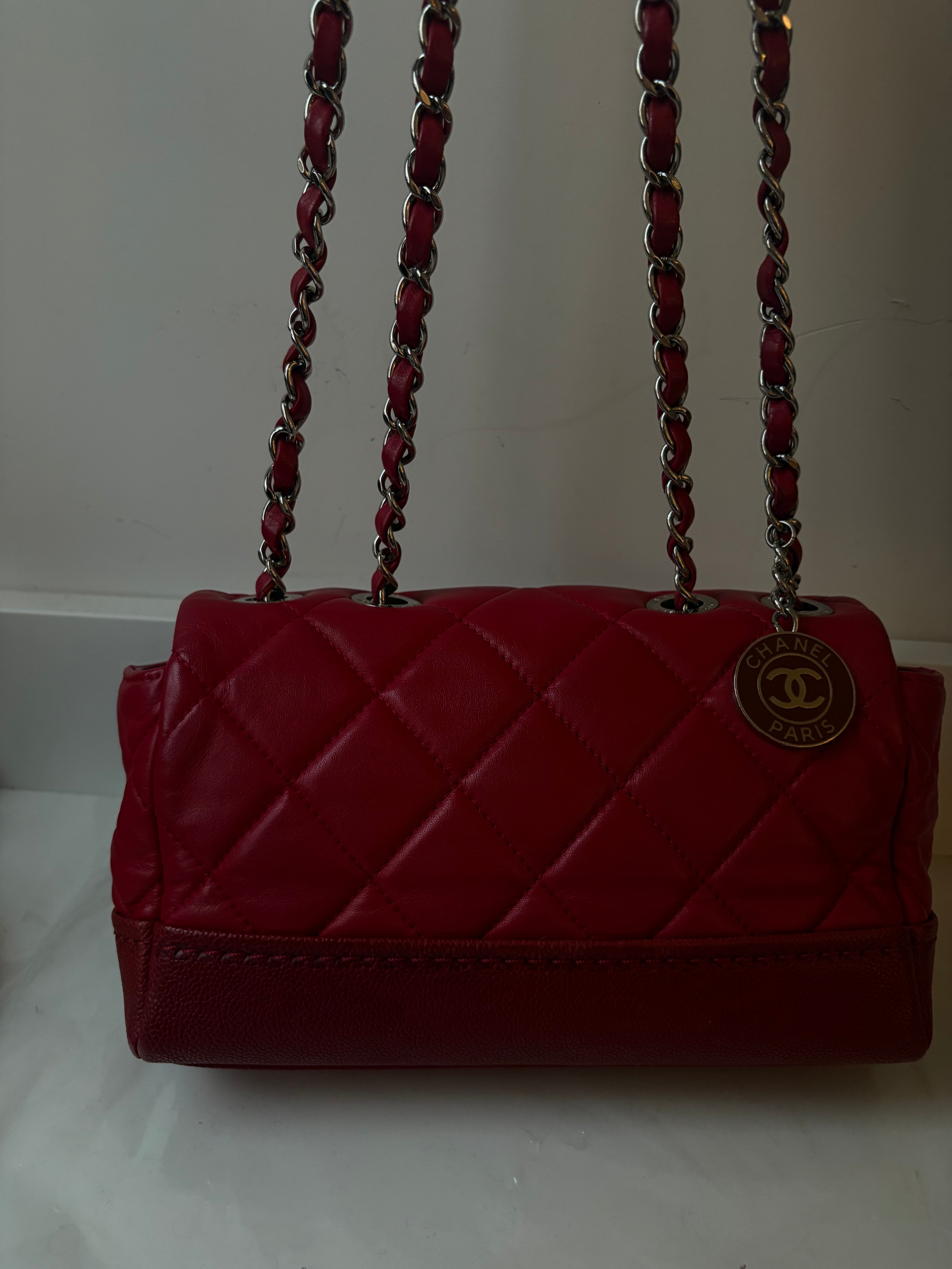 Chanel Mini Flap Medallion Charm rojo -  Métiers d’Art Paris–Rome 2015