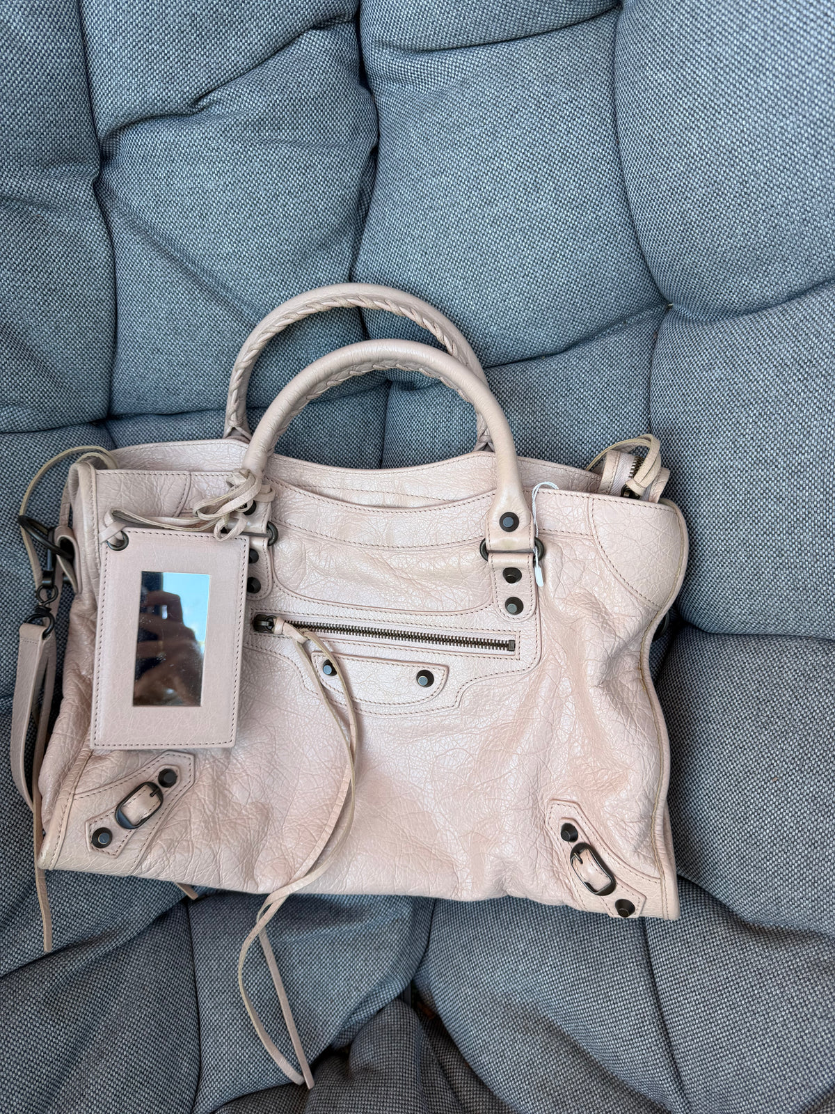 Balenciaga Classic City Piel de Cordero Rosa Palo Nude con Bandolera