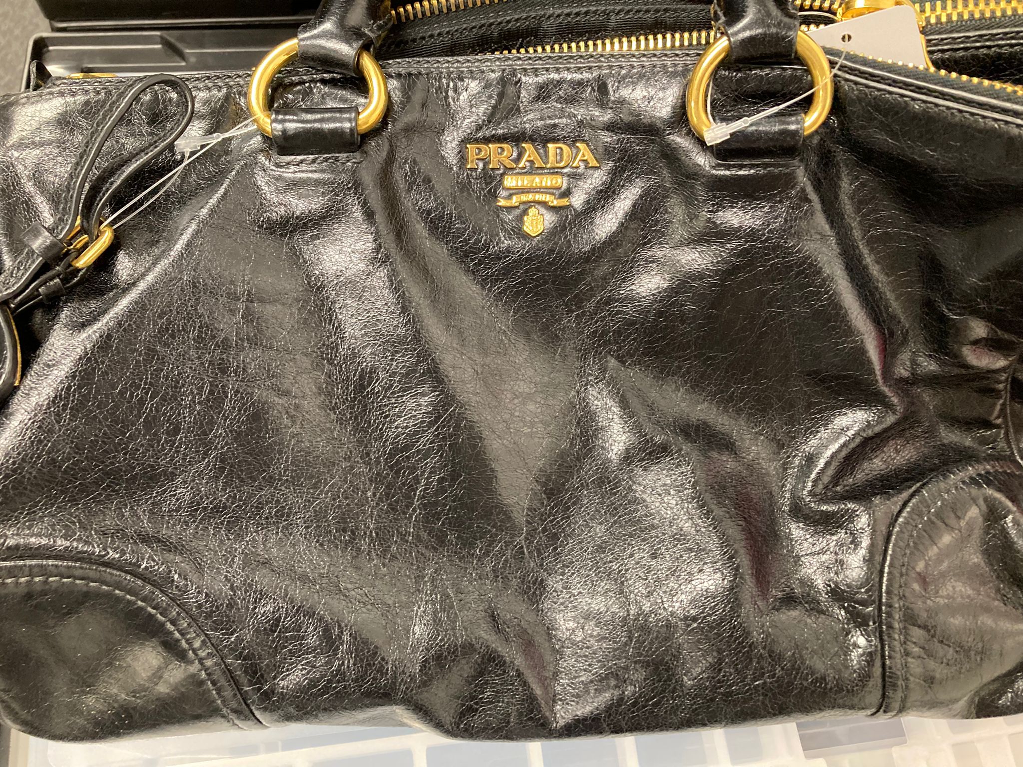 Prada vitello bandolera negra