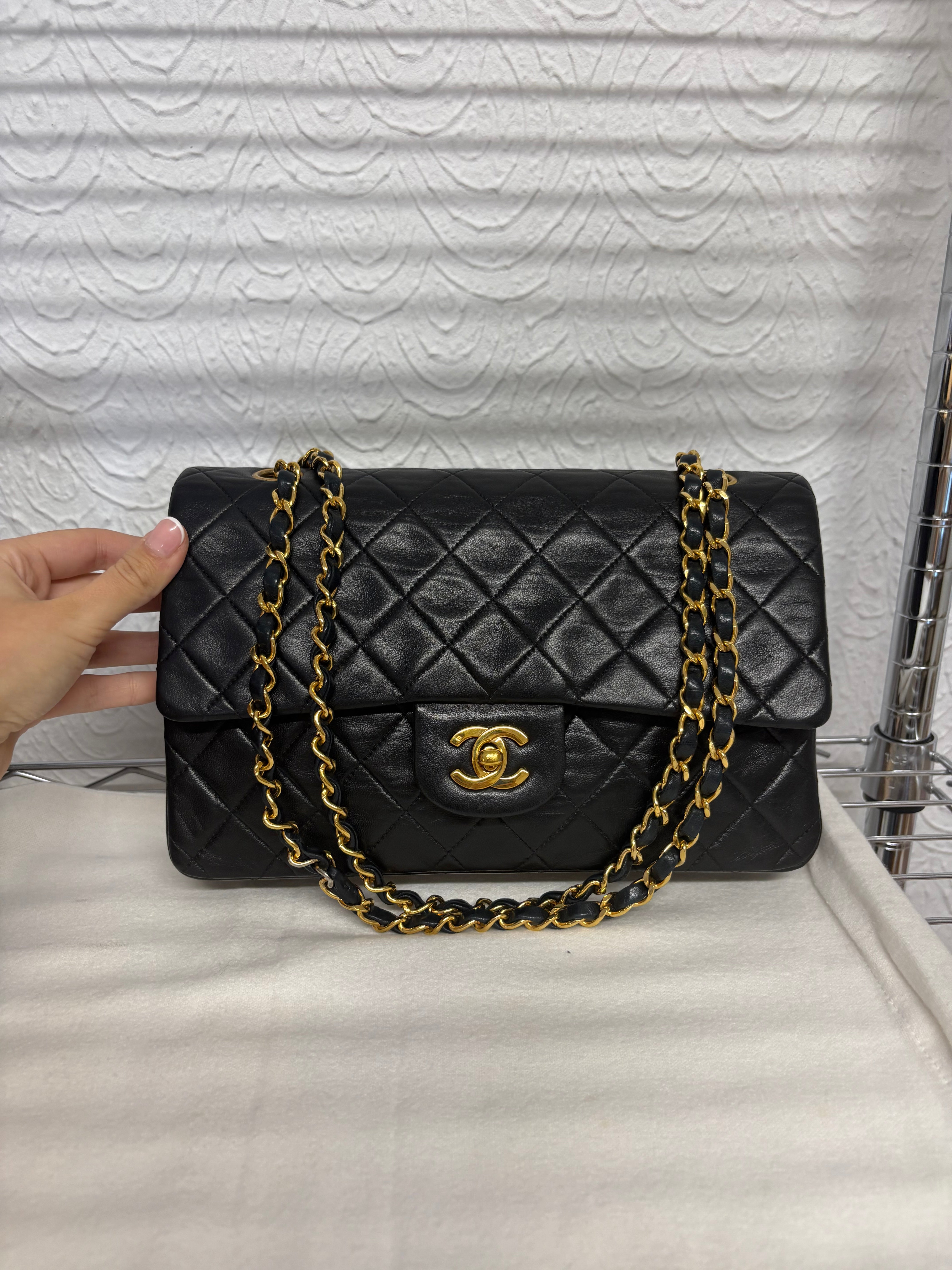 Chanel timeless 25 double flap lambskin negro – serie 4