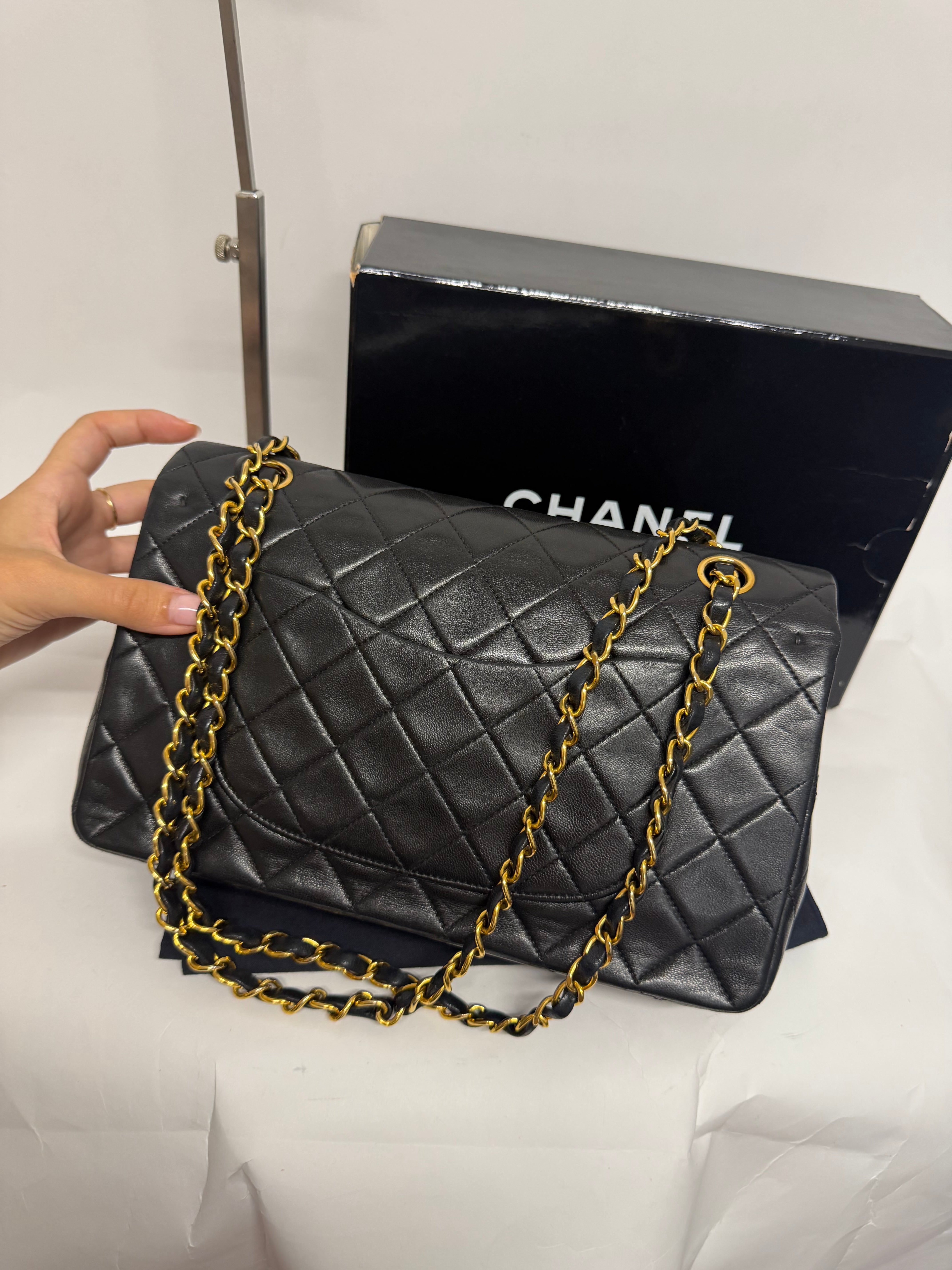 Chanel Timeless 25 Piel de Cordero Negra  - serie 5 - Full Set