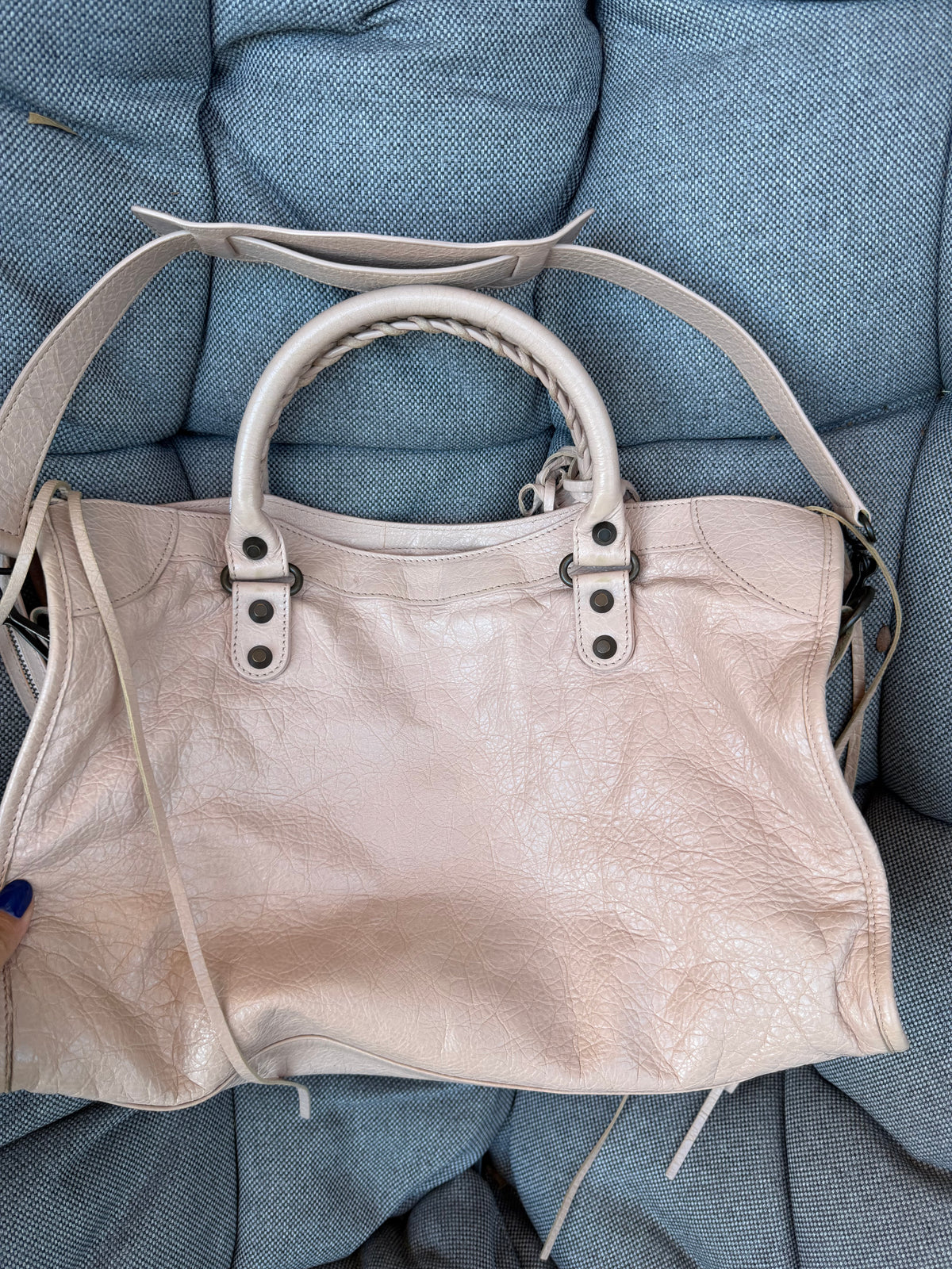 Balenciaga Classic City Piel de Cordero Rosa Palo Nude con Bandolera