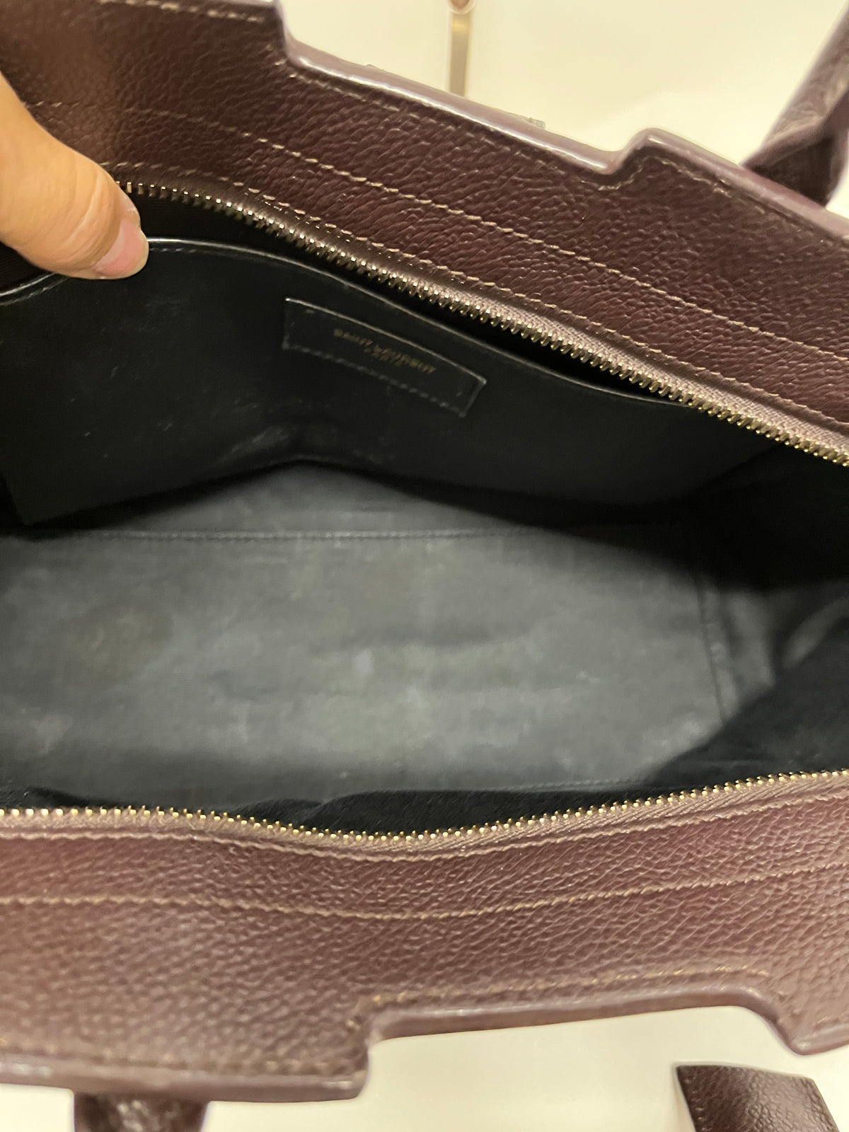 Saint Laurent Cabas 2Way Piel Marrón berenjena con Bandolera