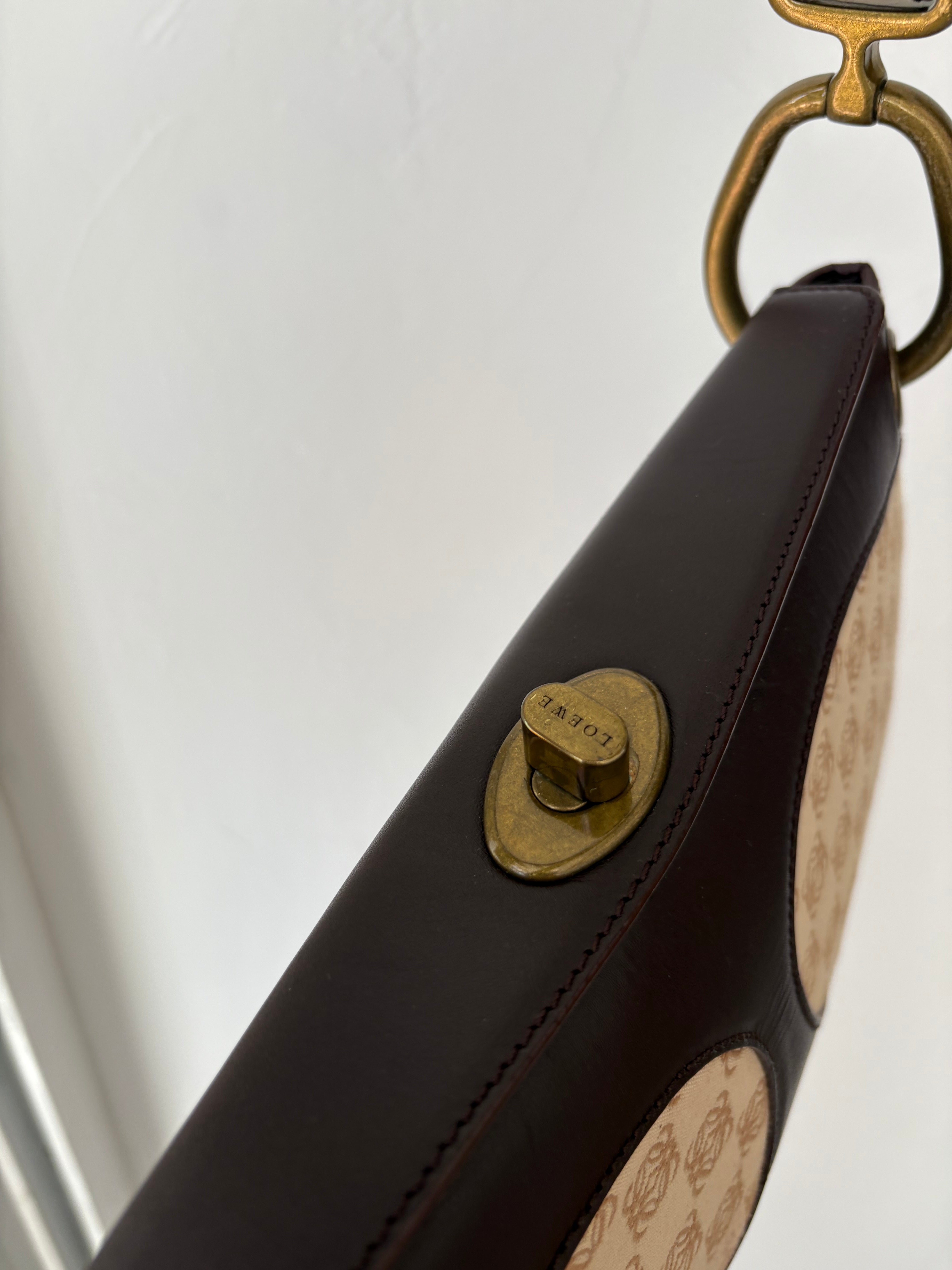 Loewe anagram lock shoulder bag canvas y piel marrón vintage
