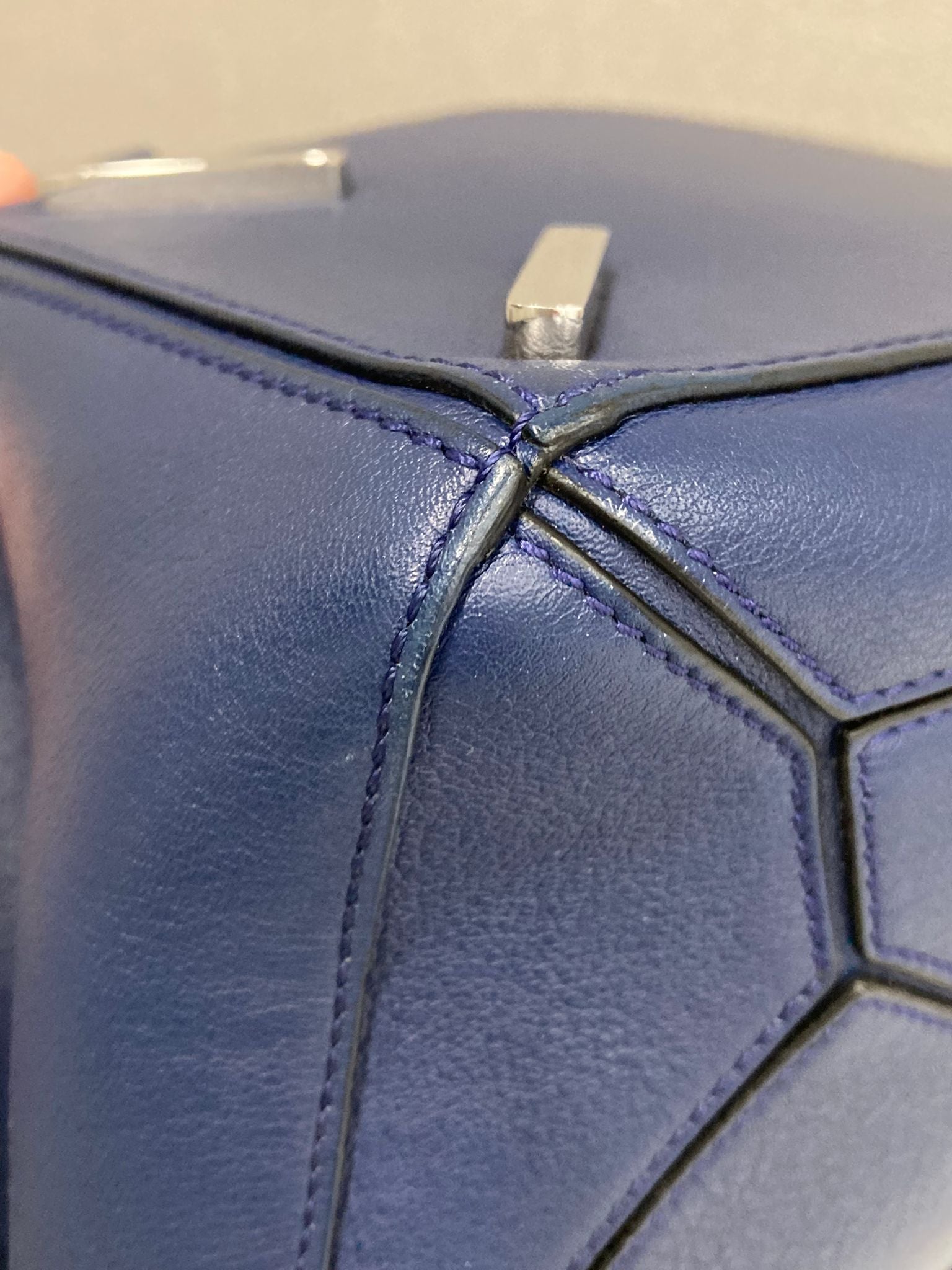 Loewe puzzle mediano azul oscuro