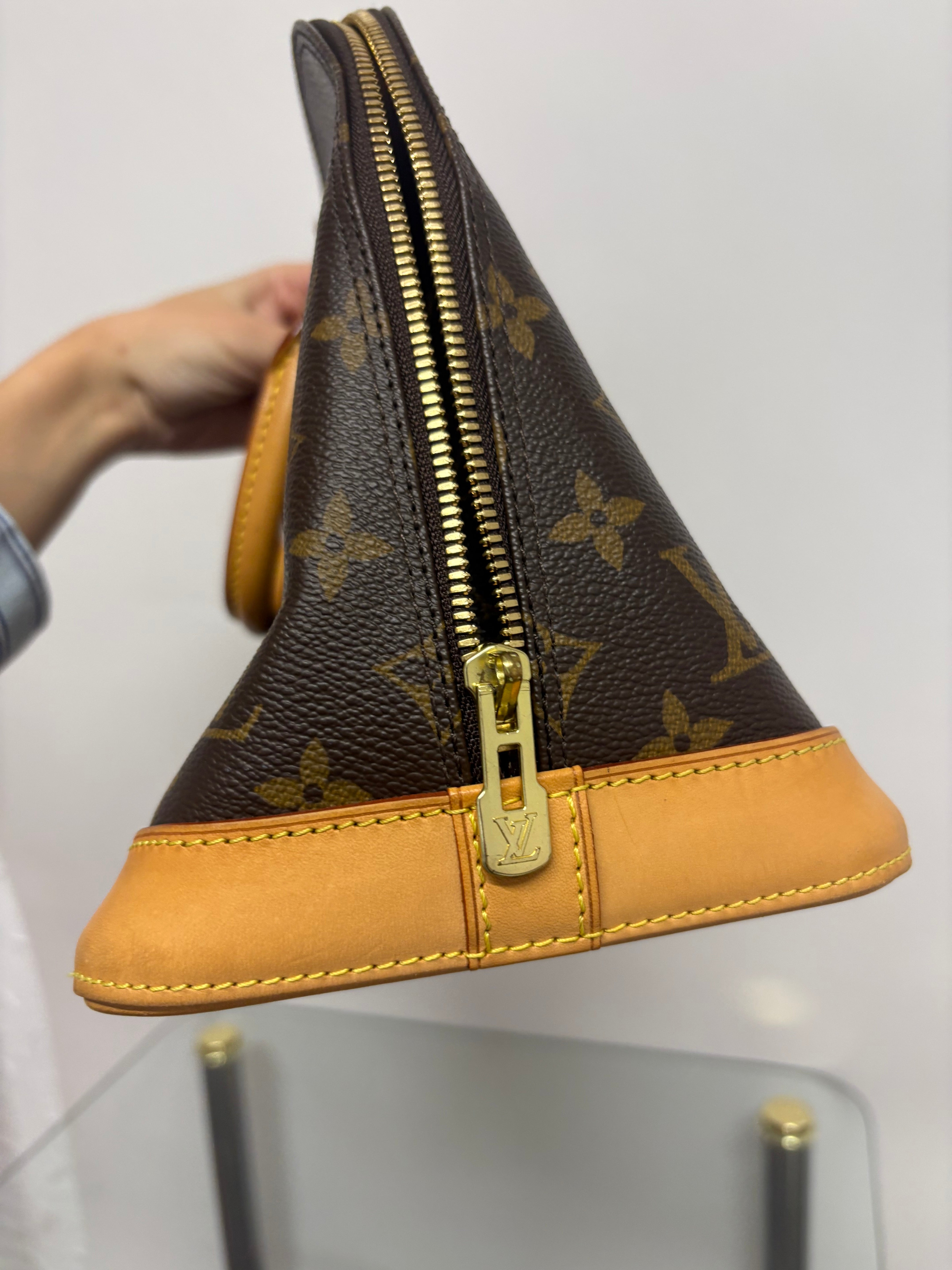 Louis Vuitton Alma MM canvas monogram