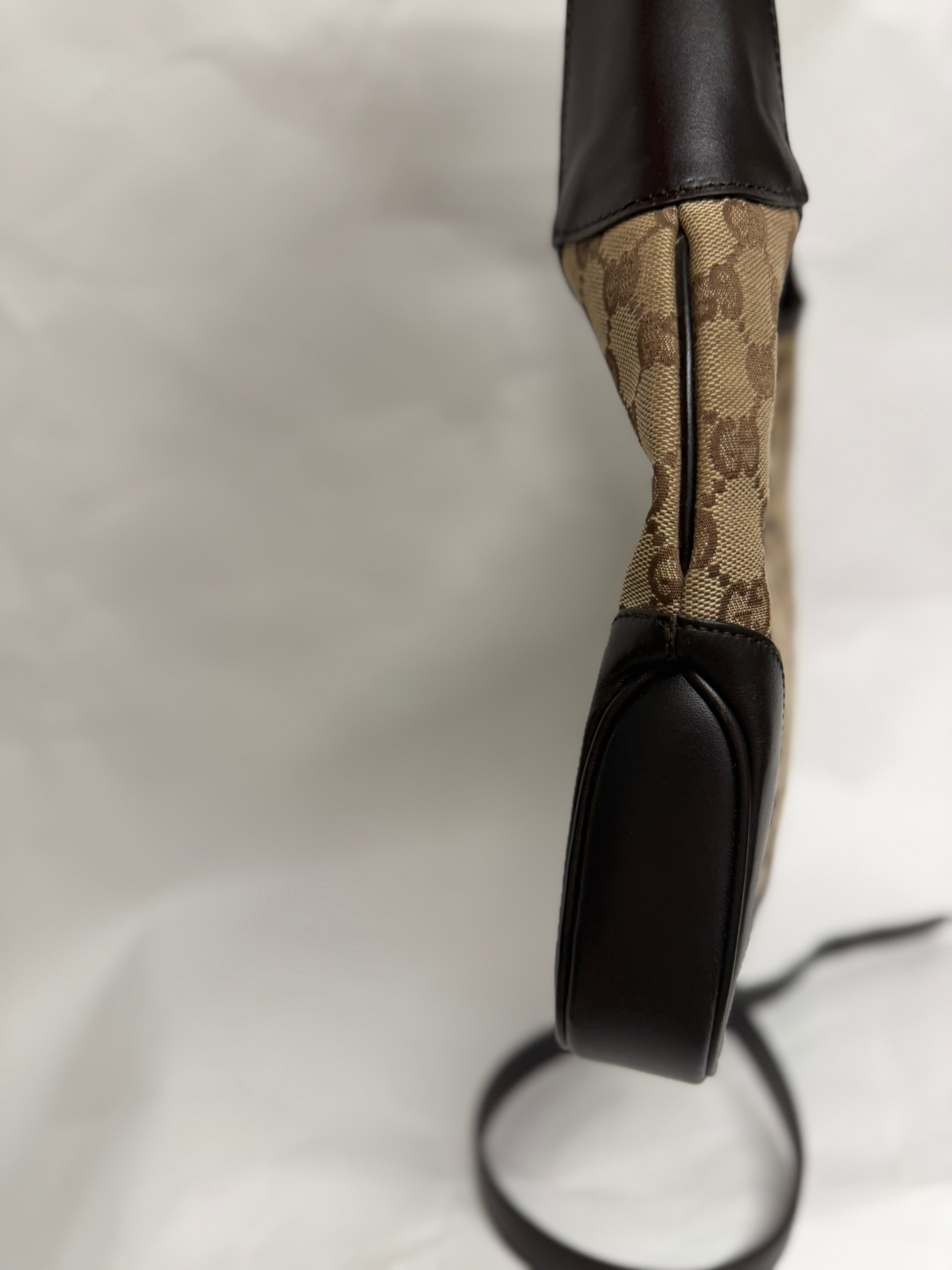 Gucci Jackie GG Canvas Web pequeña con bandolera