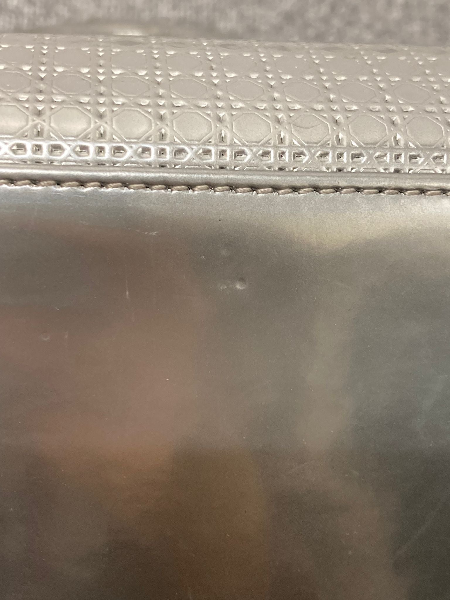 Christian Dior Lady Dior Cannage – Piel plateada