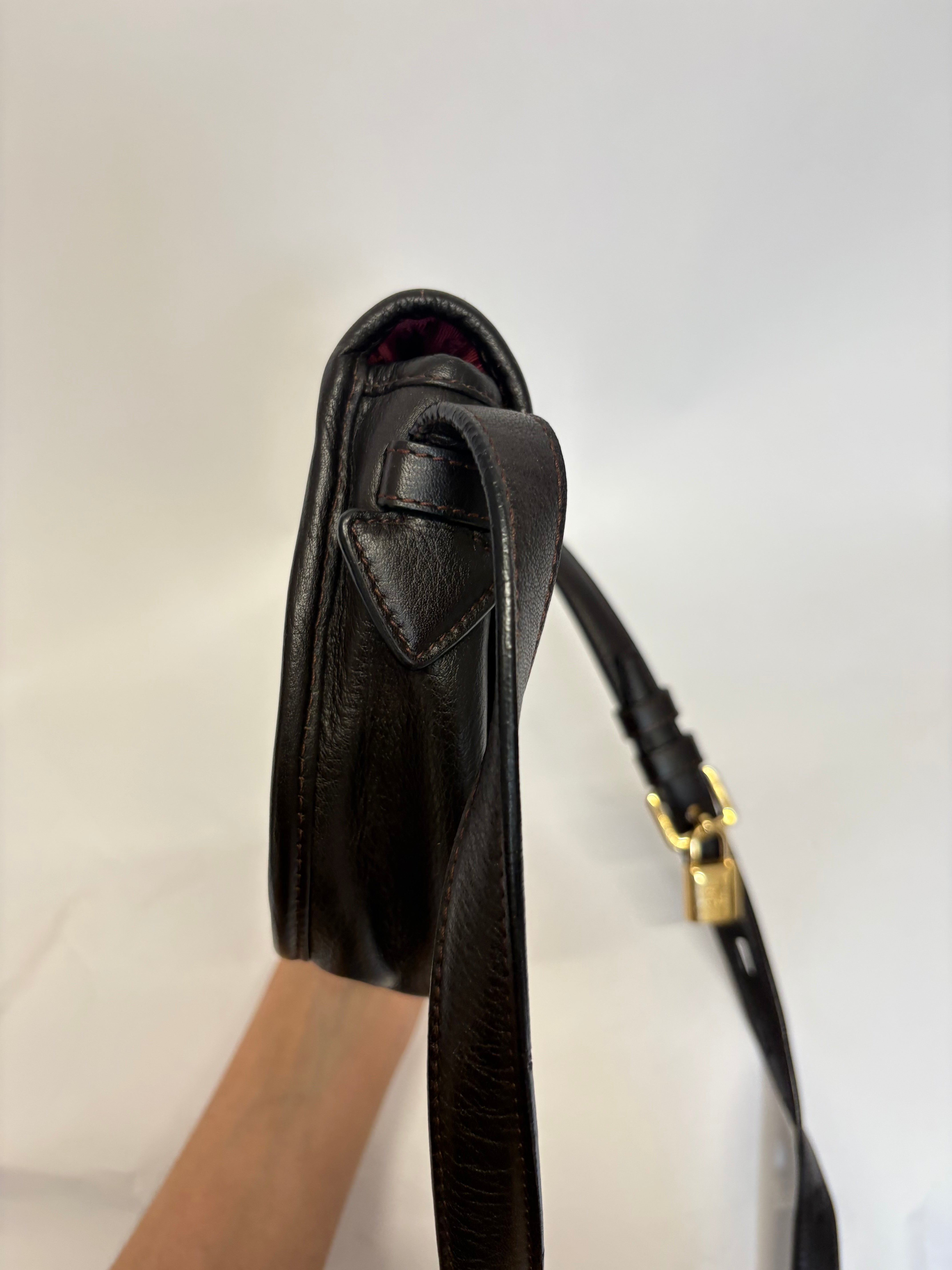 Loewe Heritage Pequeña Marrón – Vintage Crossbody Bag