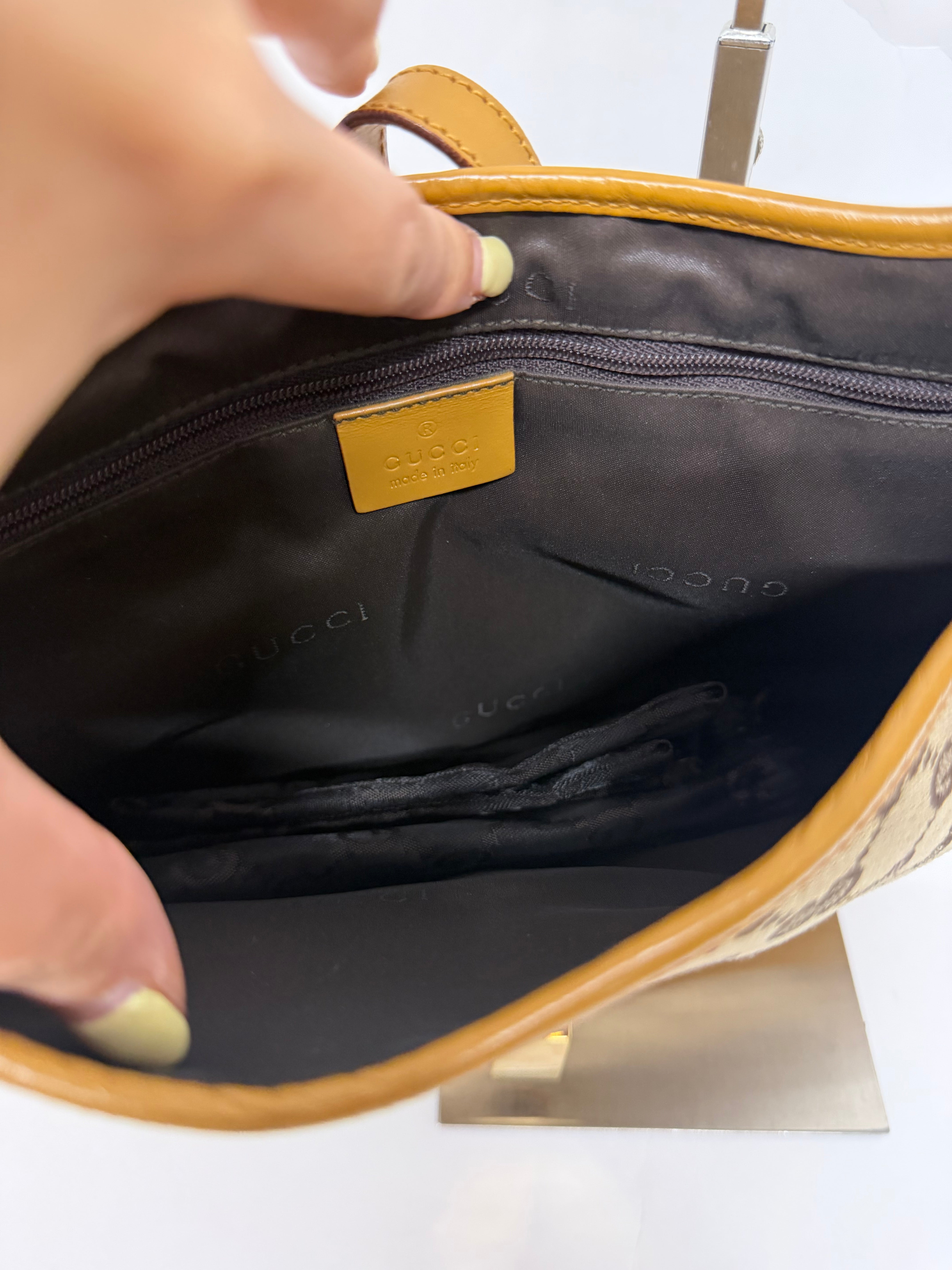 Gucci Jackie GG Canvas Mediano con Cadena Dorada