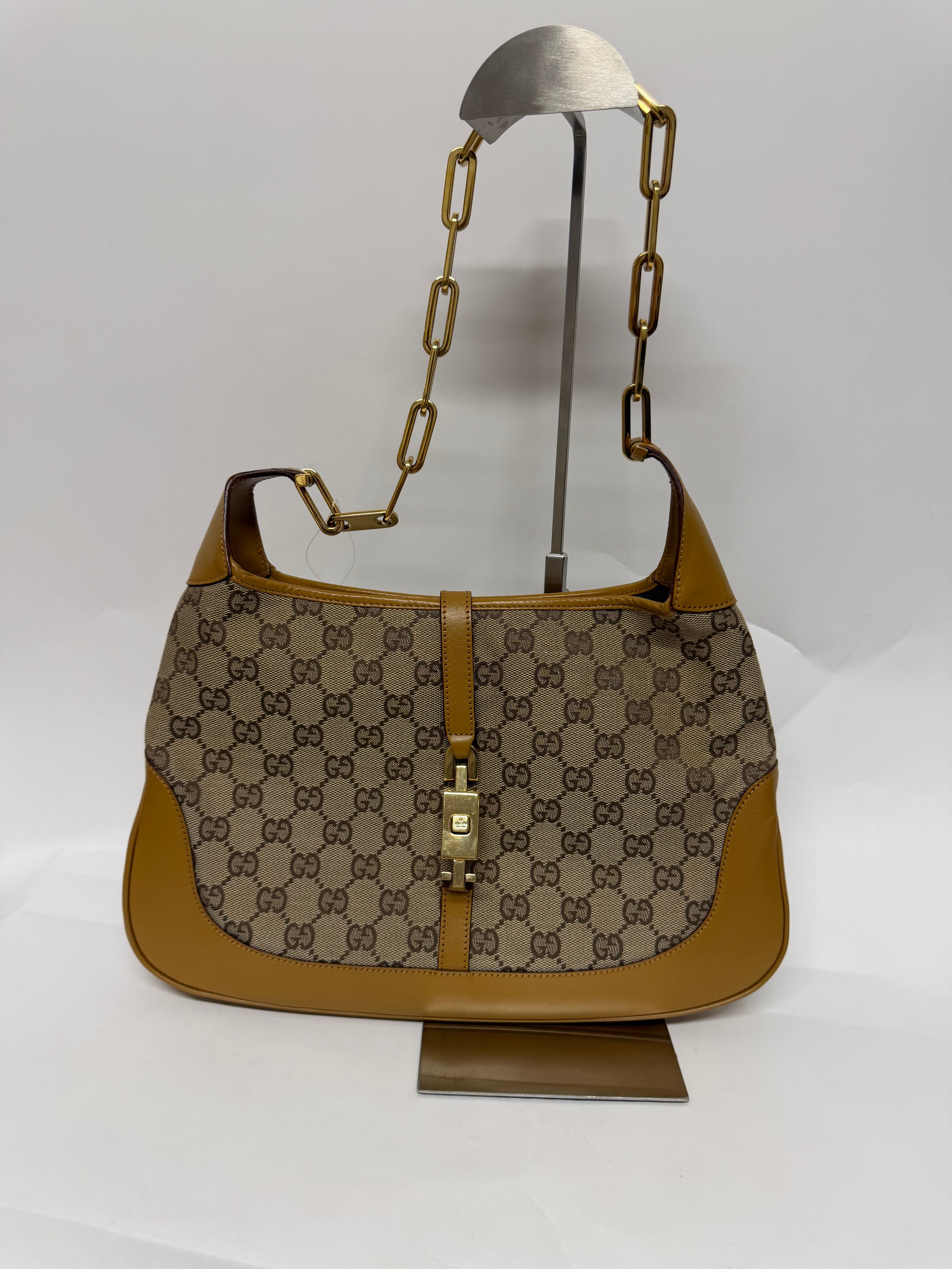 Gucci Jackie GG Canvas Mediano con Cadena Dorada