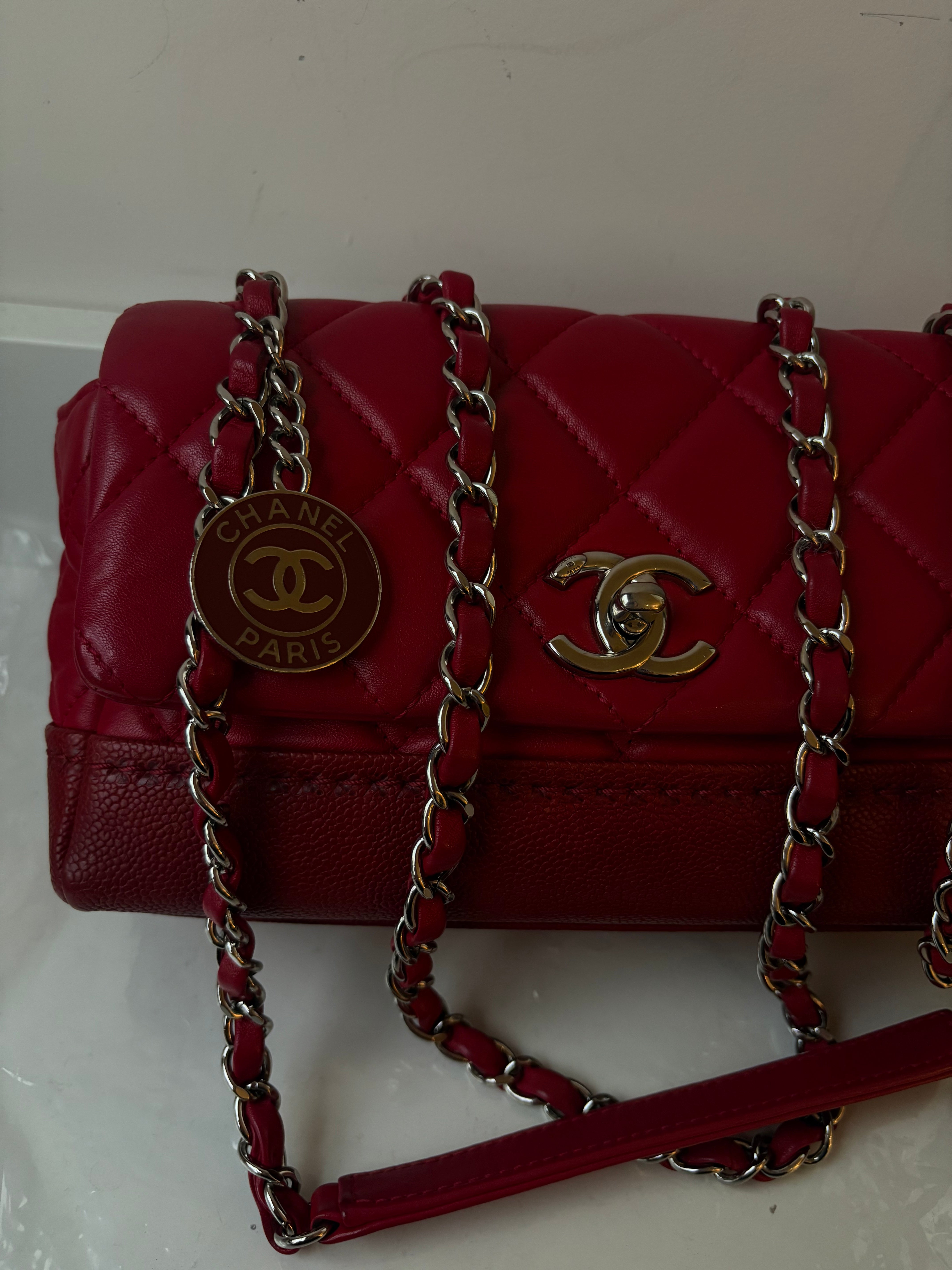 Chanel Mini Flap Medallion Charm rojo -  Métiers d’Art Paris–Rome 2015