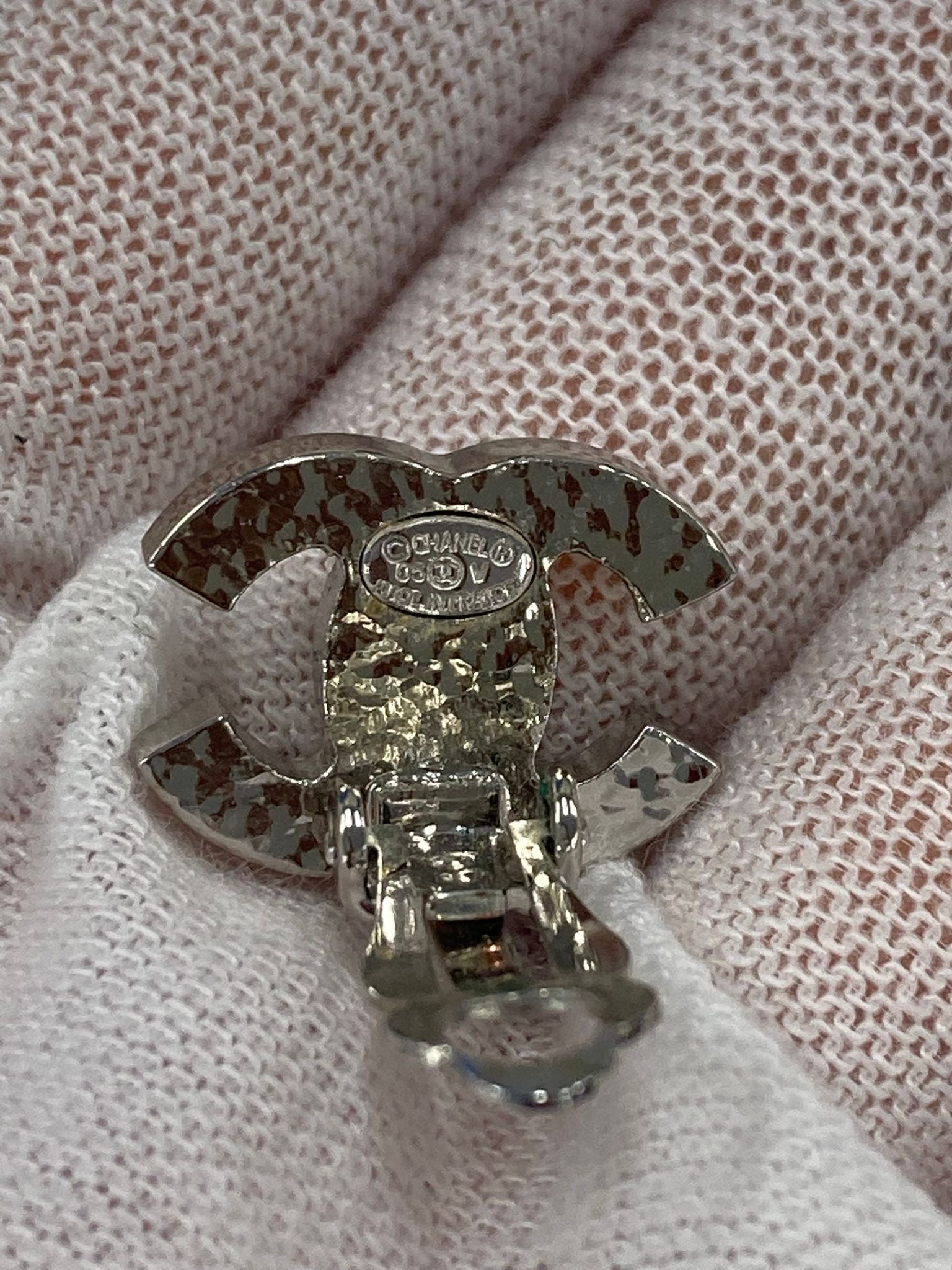 Pendientes Chanel Vintage Coco Mark en plata con perlas colección 05V