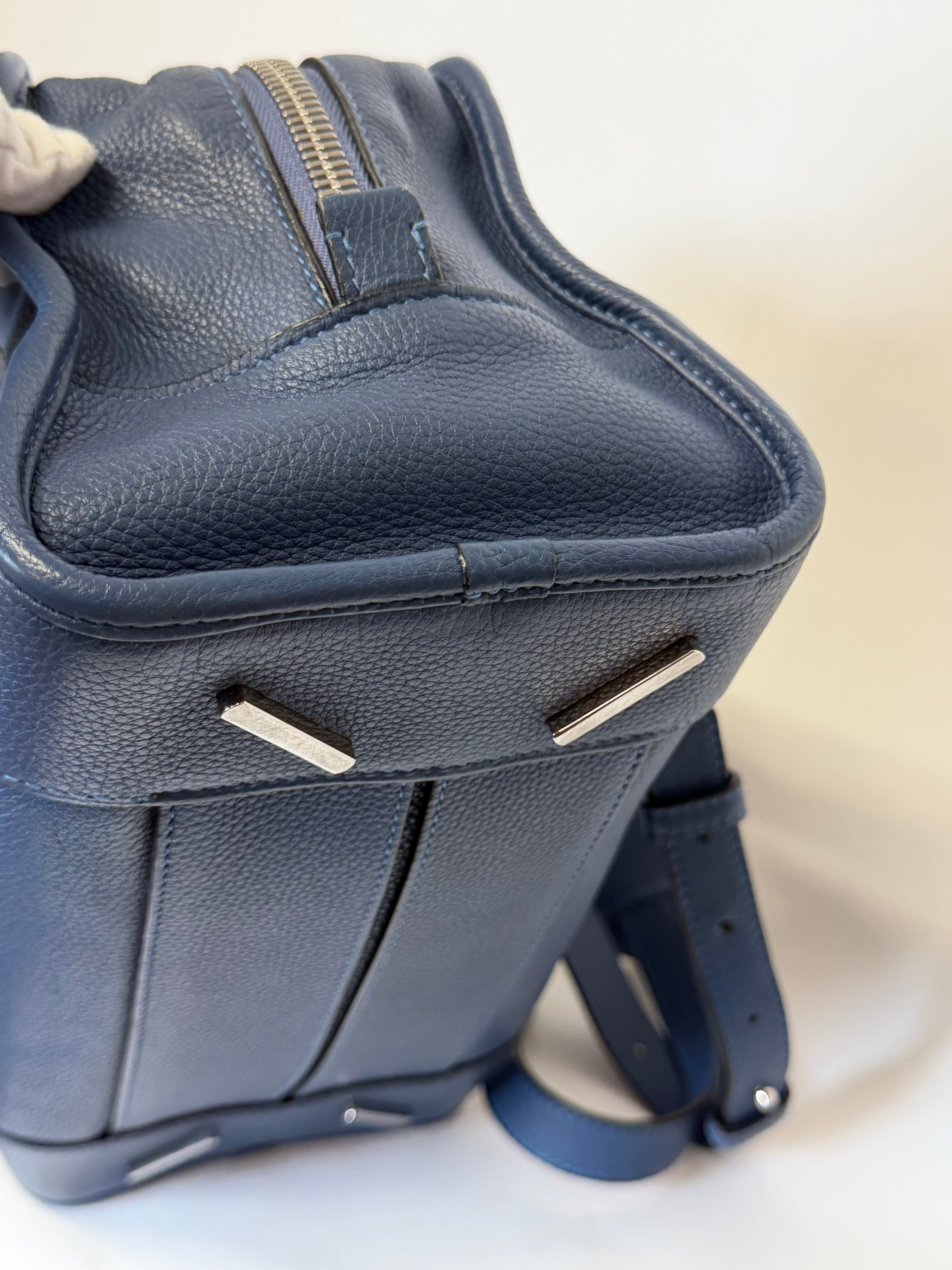 Loewe Amazona 28 Azul Navy modelo nuevo con bandolera
