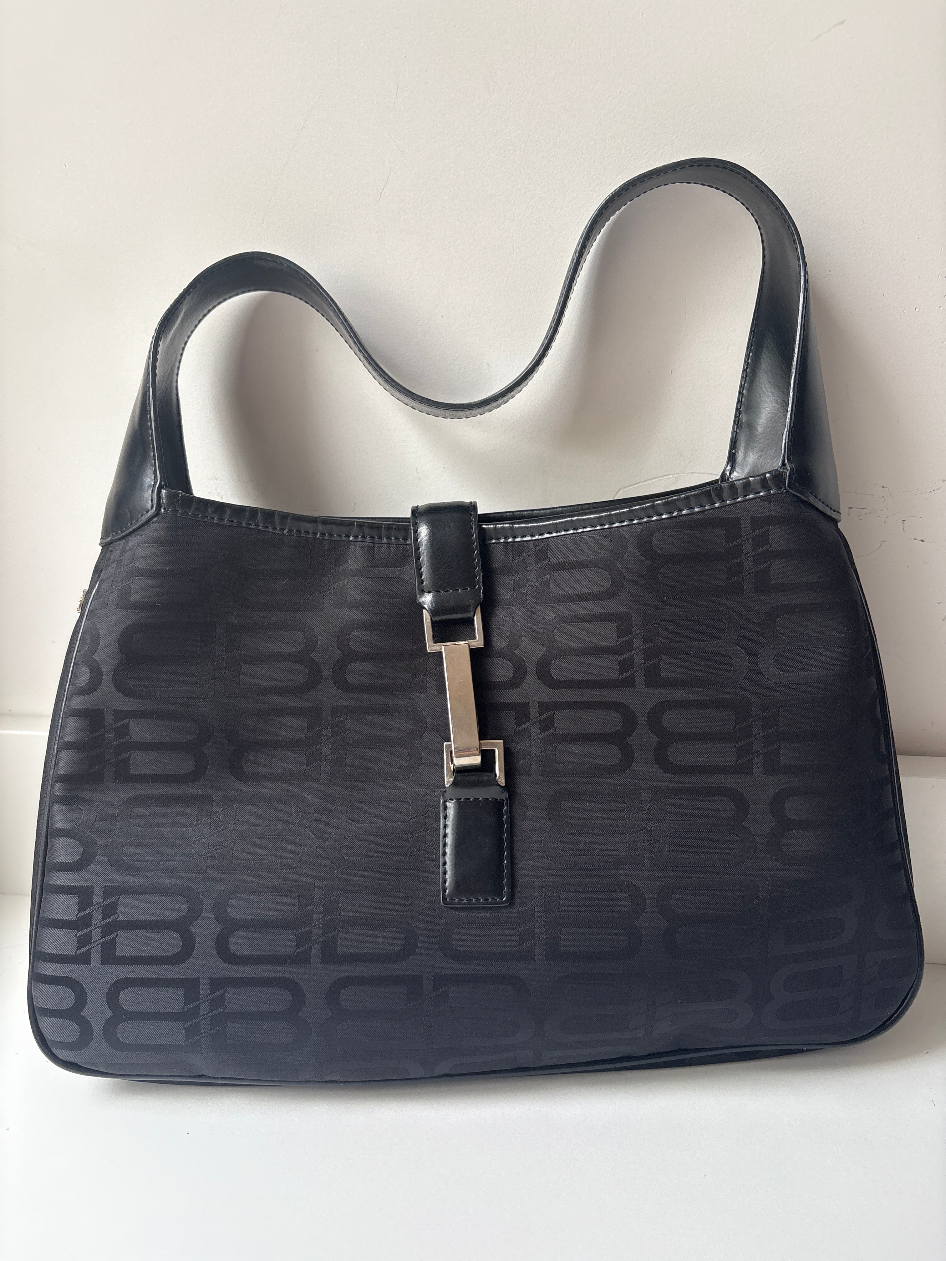 Balenciaga Hobo Bag en lona monogram “BB antiguo” negra