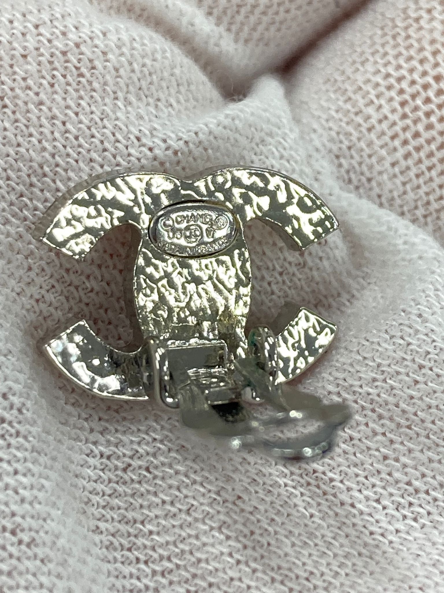 Pendientes Chanel Vintage Coco Mark en plata con perlas colección 05V