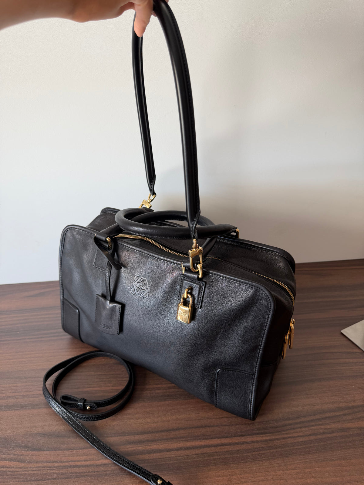 Loewe Amazona 36 Piel Negra Herrajes Dorados