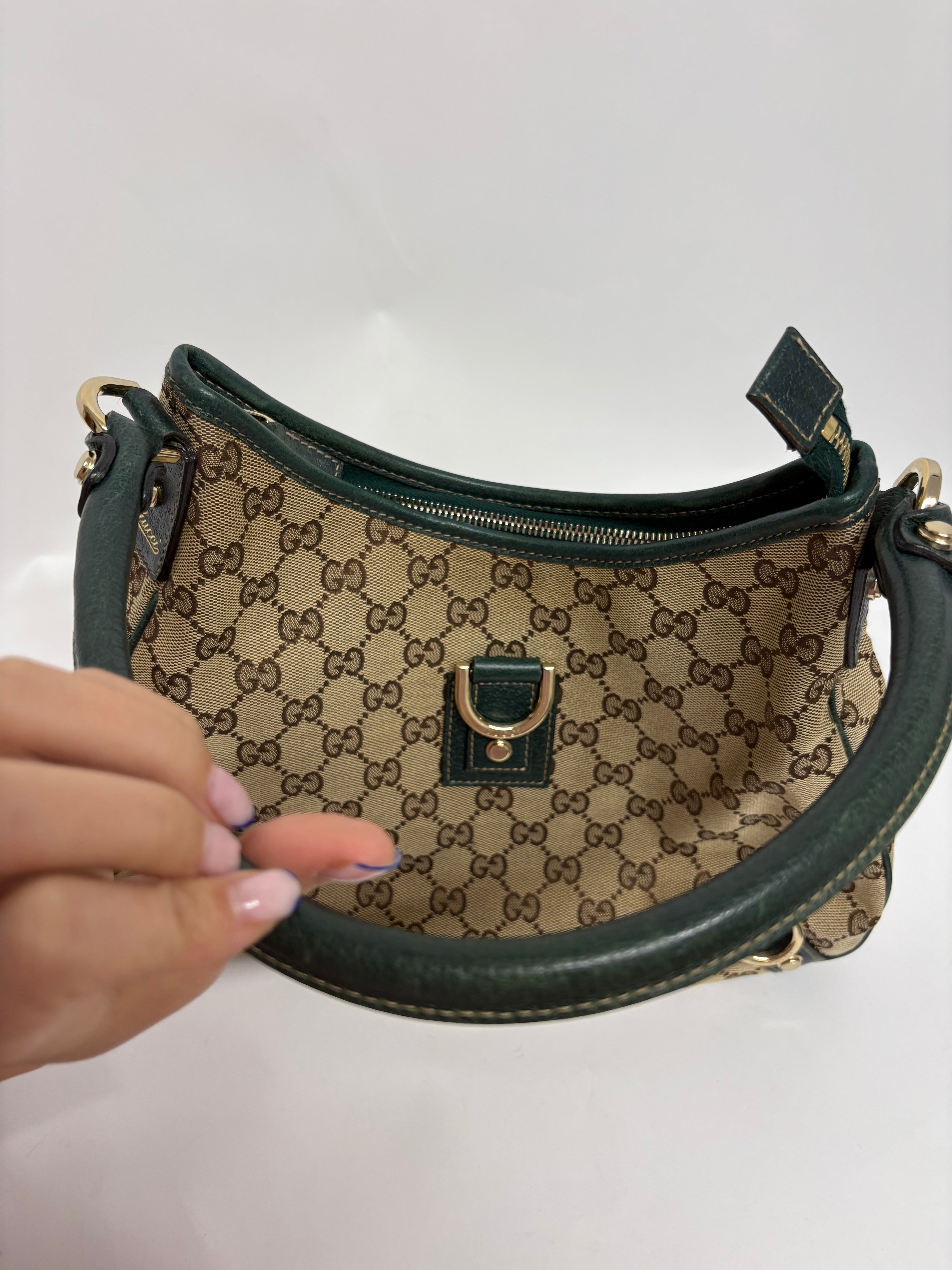 Gucci GG Canvas Shoulder Bag verde