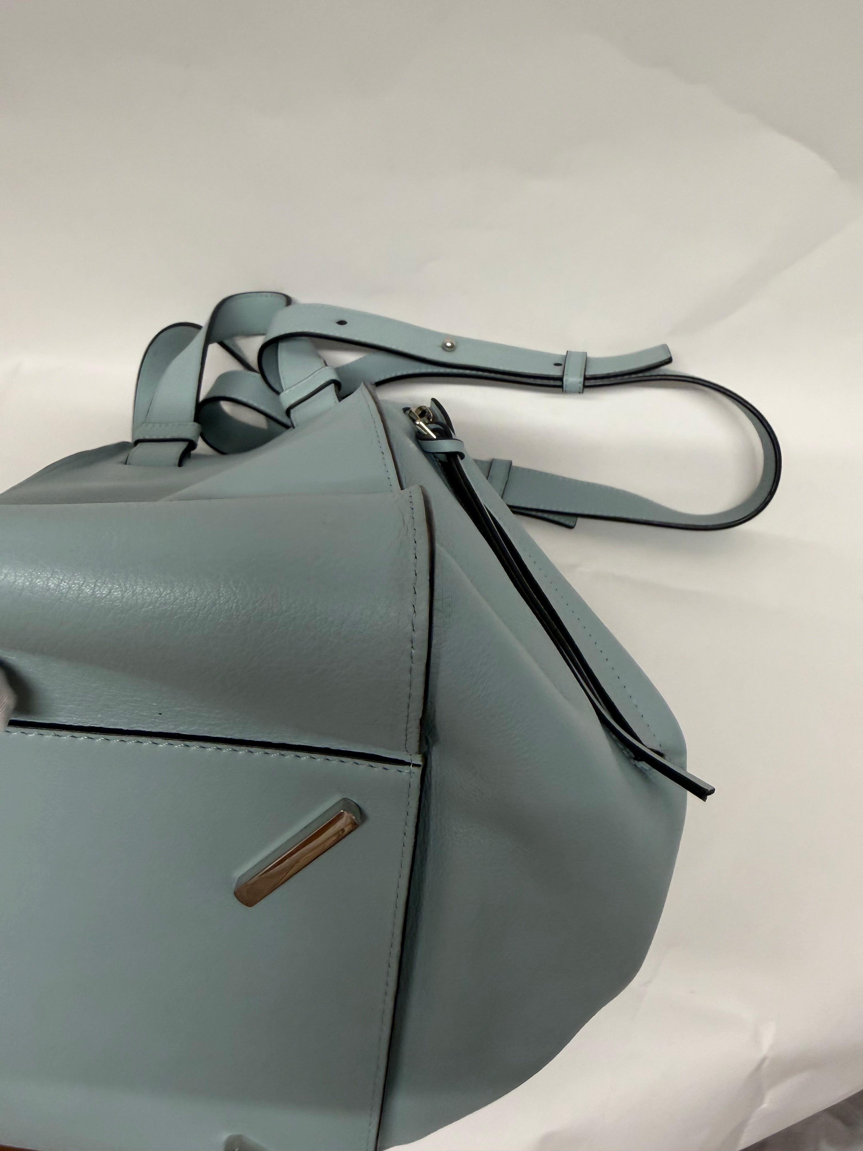 Loewe hammock Grande azul cielo con pouch