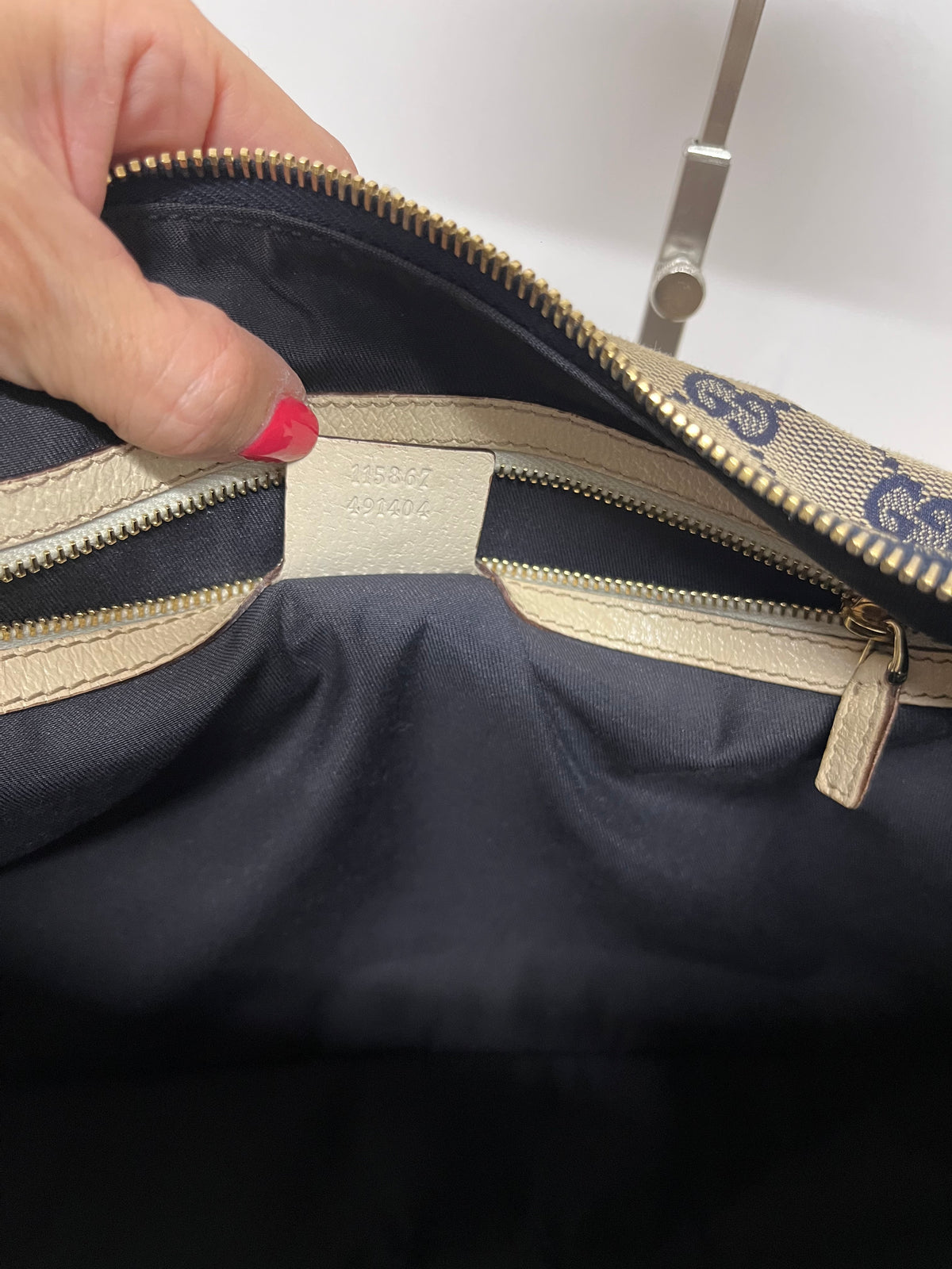 Gucci Horsebit Hobo Lona GG Azul Marino con Asa en Resina Marfil