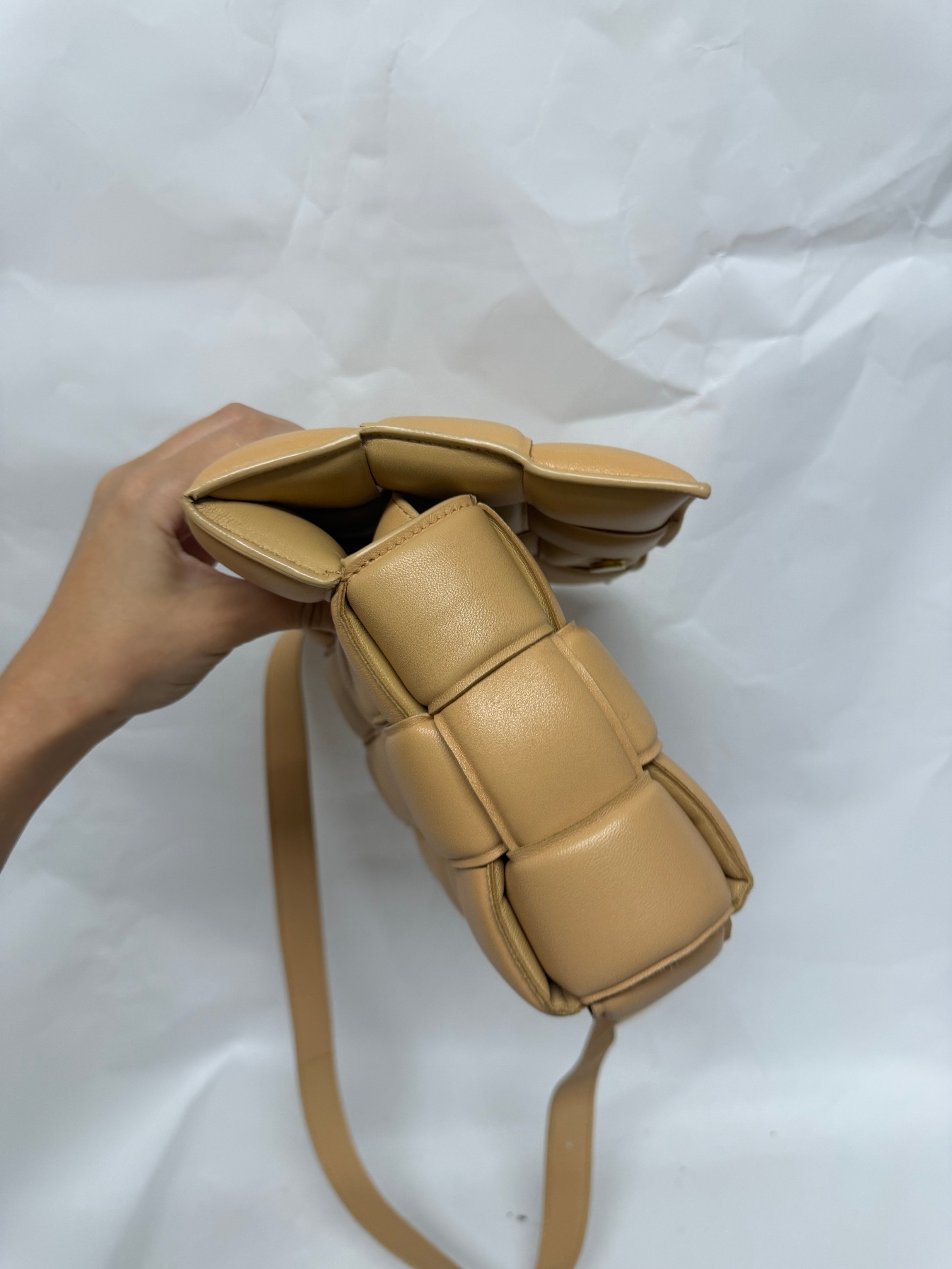 Bottega Veneta Cassette Intrecciato Nude/Beige