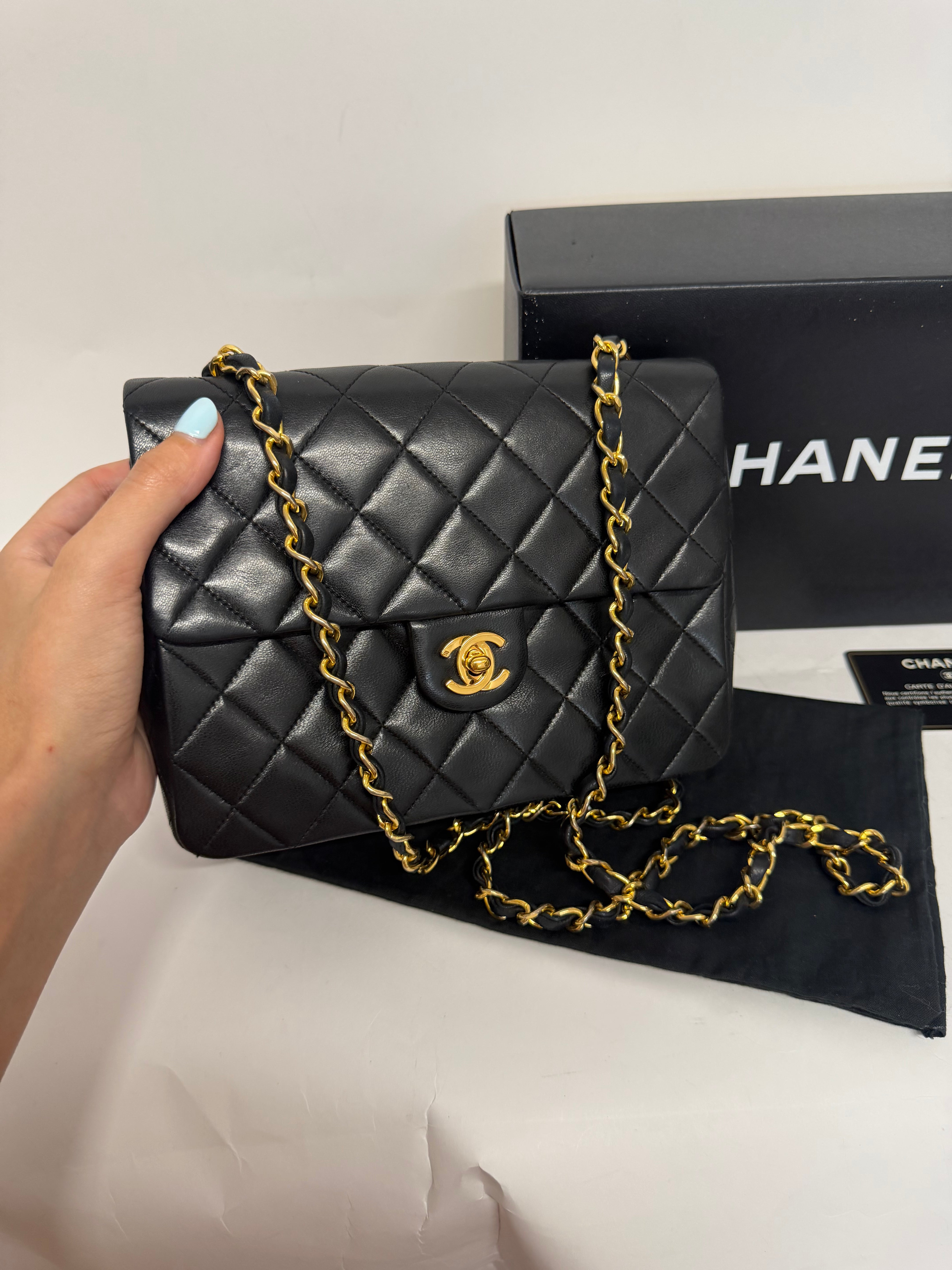 Chanel Mini Matelassé 20 Square Piel Cordero Negra